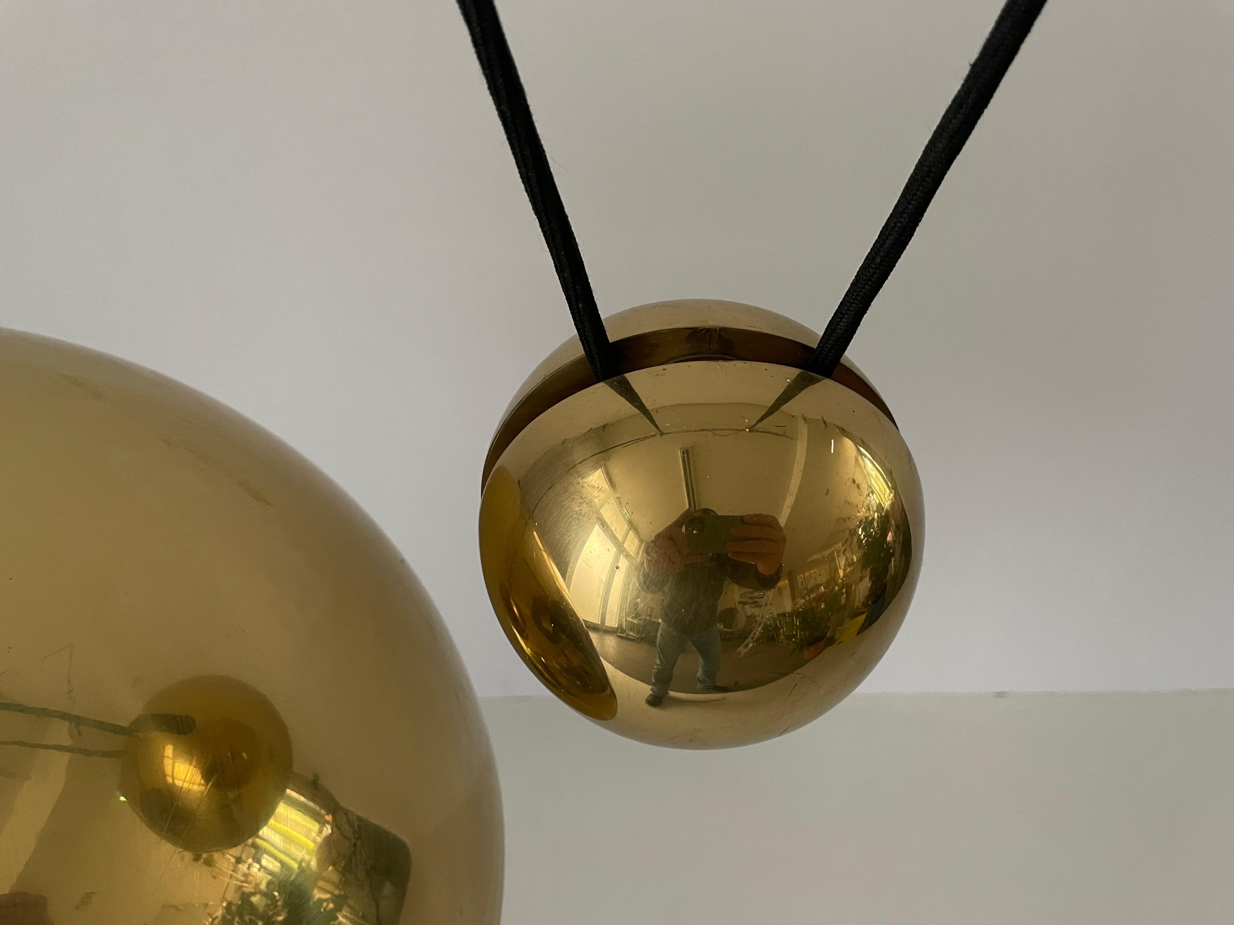 Lampada a sospensione a contrappeso in ottone di Florian Schulz, anni '70, Germania in vendita 1