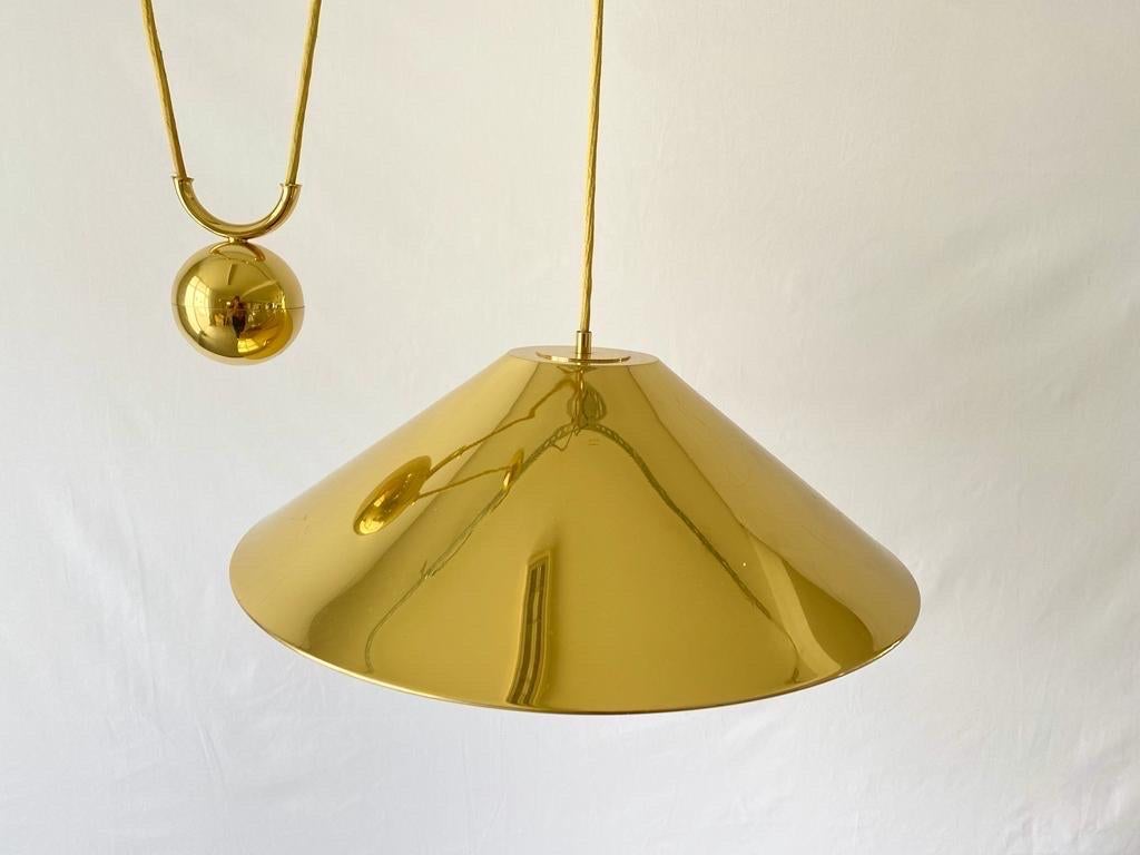 Brass Counterweight Pendant Lamp by WKR, 1970s, Germany

Adjustable large lampshade.
Manufactured in Germany

This lamp works with 3 x E27 light bulbs.
Original metal canopy and other pieces.

Measures: Height up to 150 cm
Lampshade height : 20