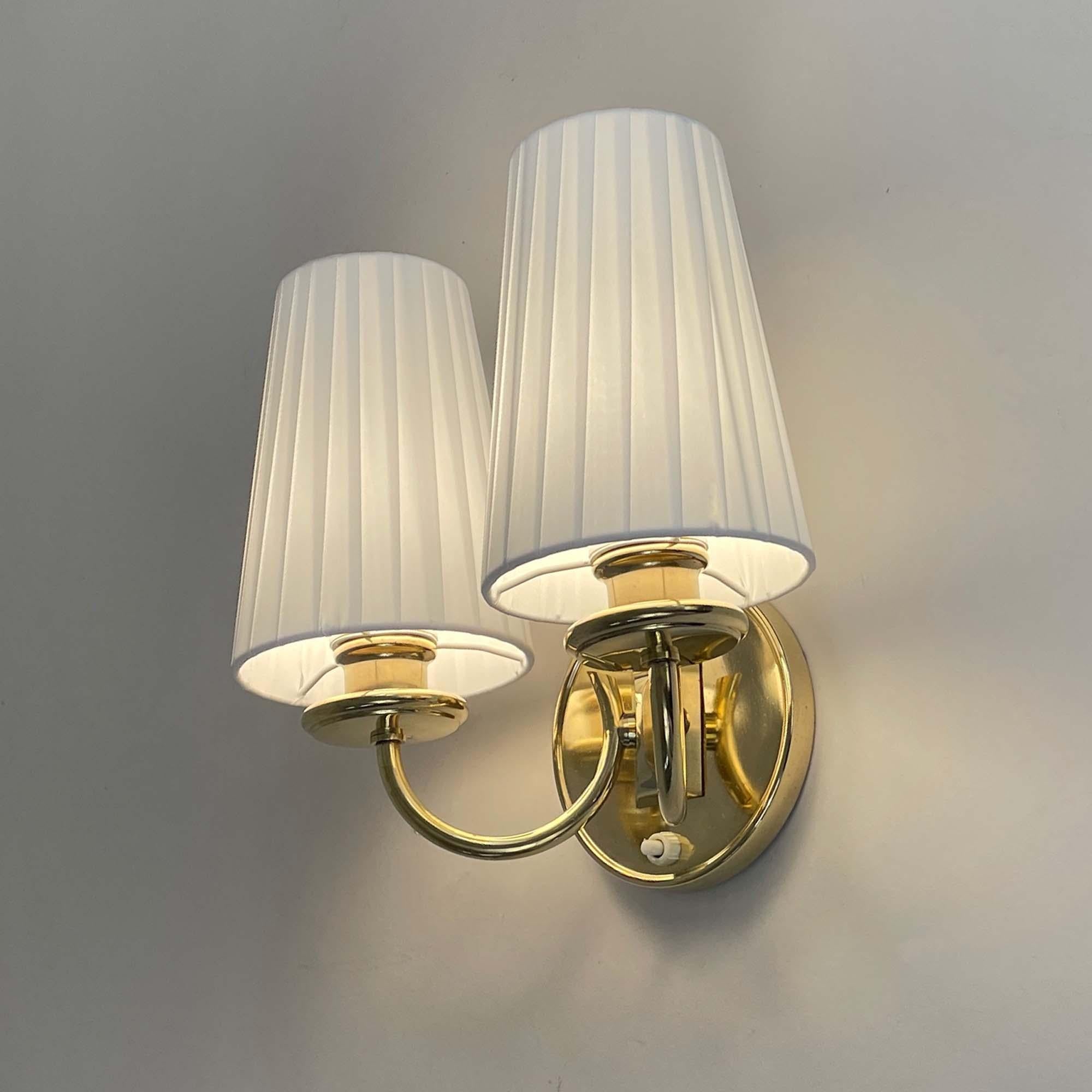 Lampada da parete in ottone e tessuto color crema, Svezia, anni '40 in vendita 5