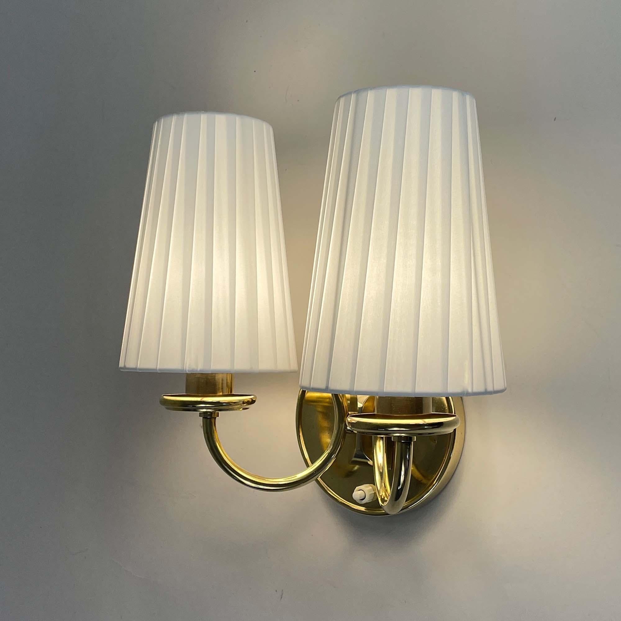 Lampada da parete in ottone e tessuto color crema, Svezia, anni '40 in vendita 6
