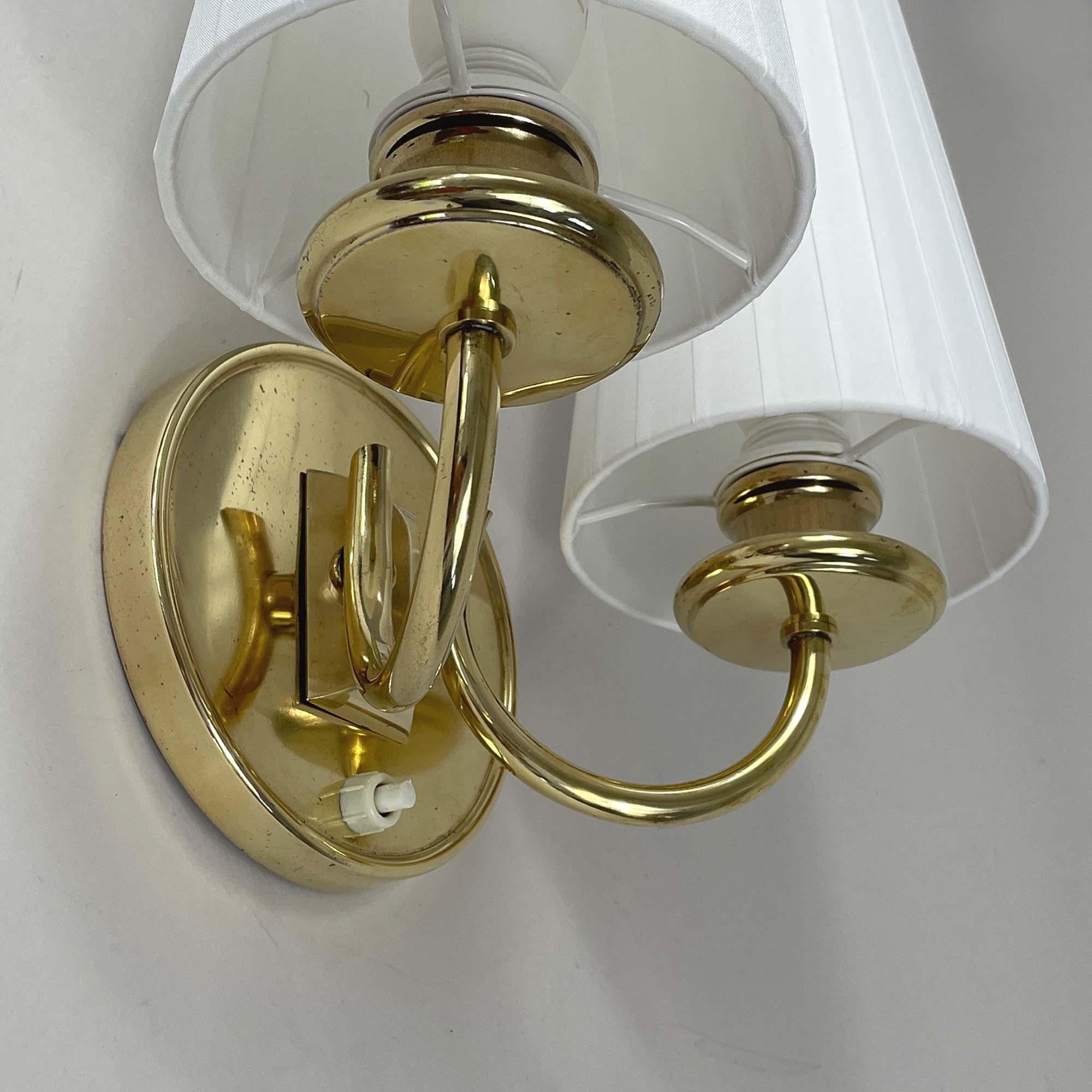 Lampada da parete in ottone e tessuto color crema, Svezia, anni '40 in vendita 2