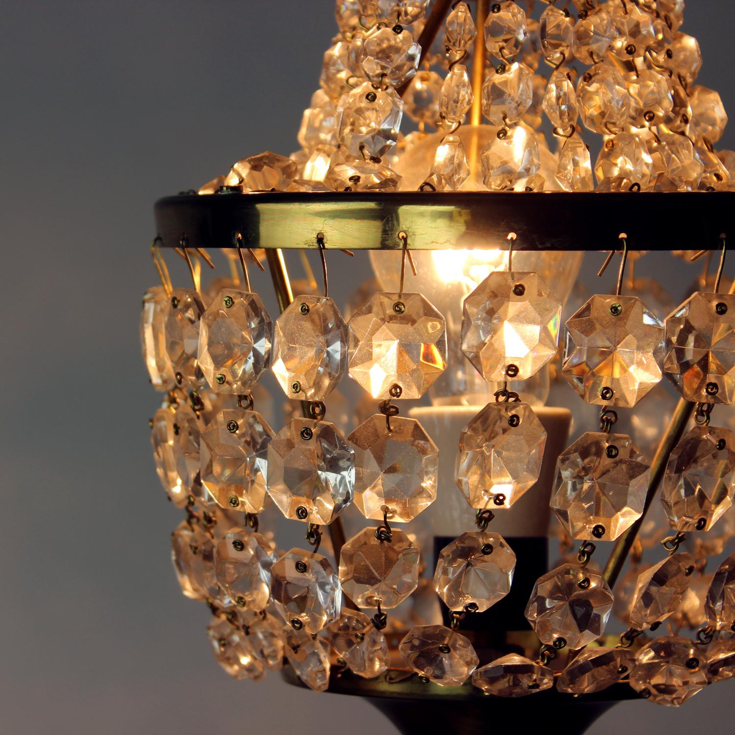 Brass & Crystal Table Lamp, Czechoslovakia 1970s Bohemio en venta