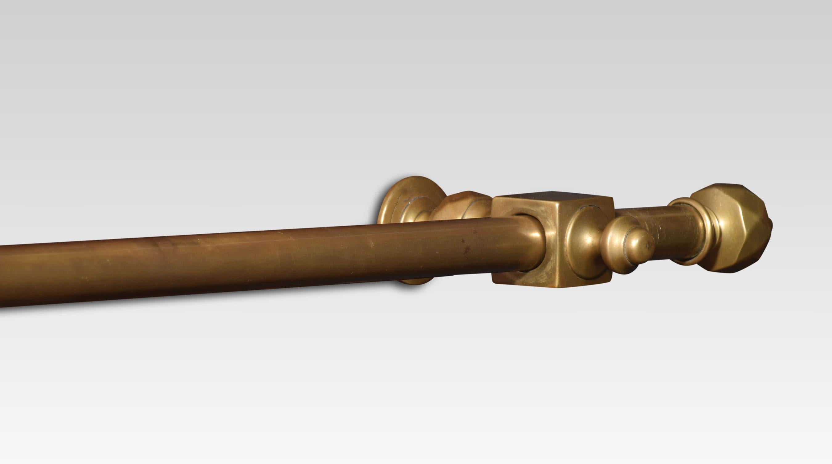 Brass curtain pole In Good Condition For Sale In Cheshire, GB