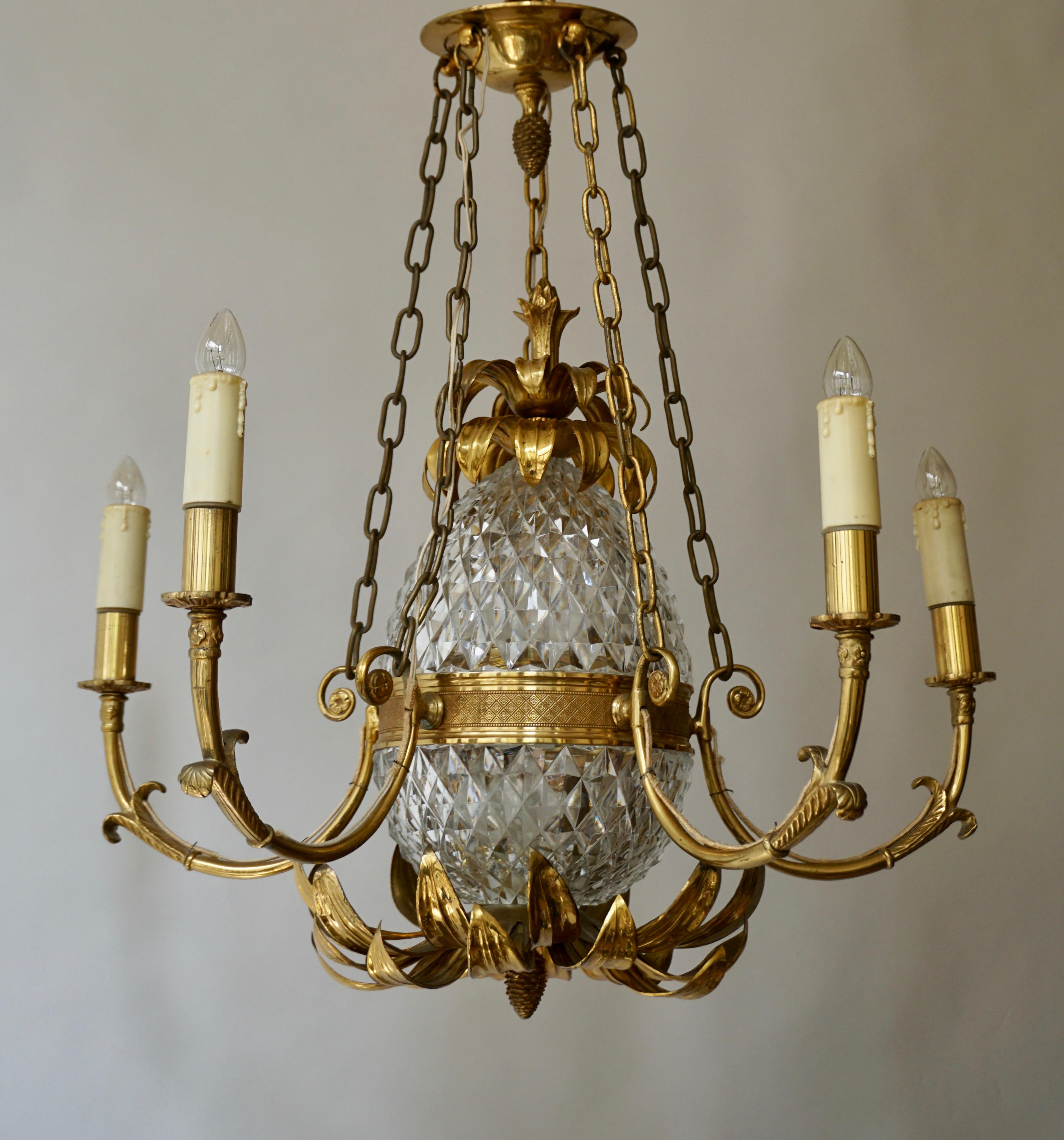 Brass and Cut Crystal Pineapple Chandelier with 5-Arm Light In Good Condition For Sale In Antwerp, BE