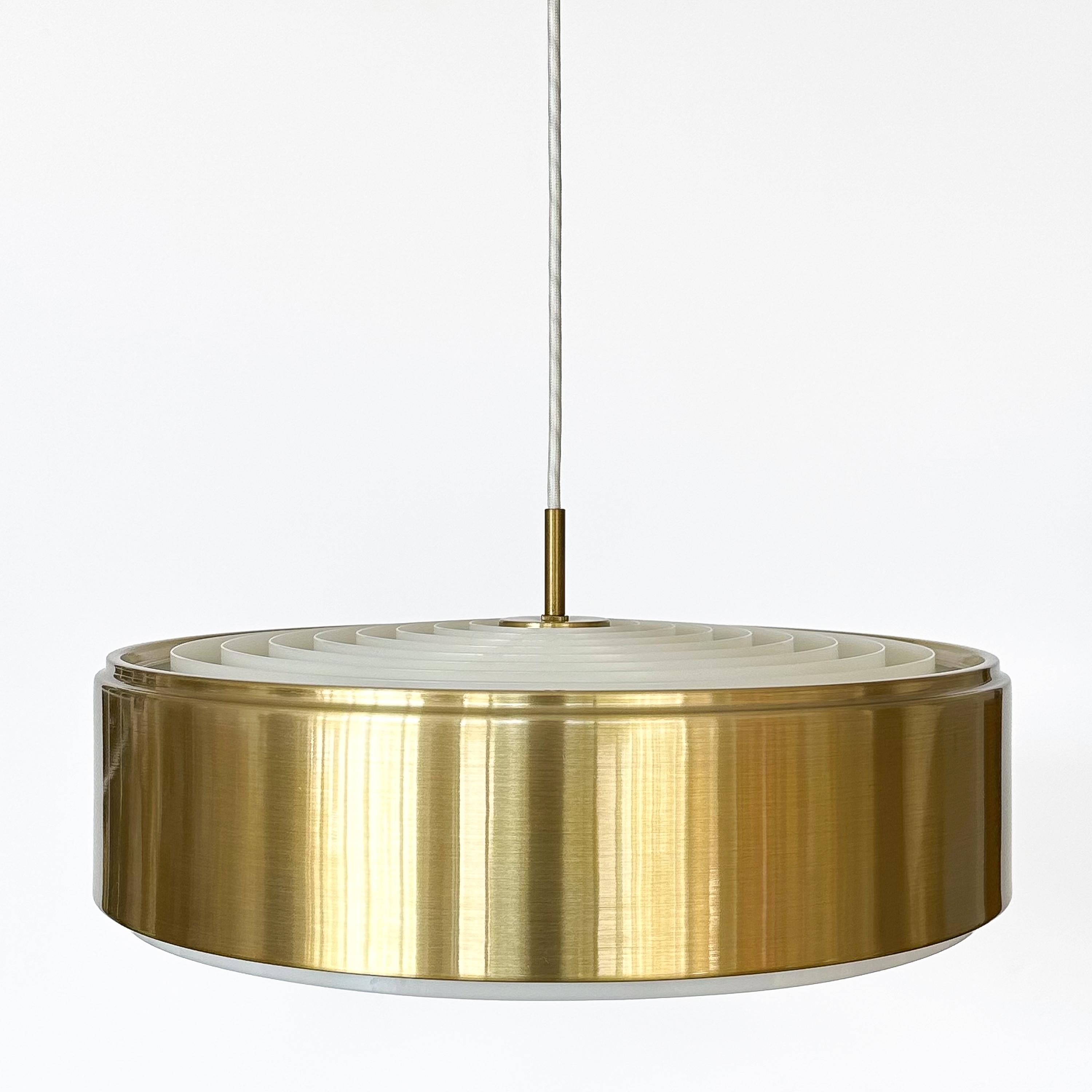 Lampe suspendue cylindrique en laiton de Sven Middelboe pour Nordisk Solar en vente 1