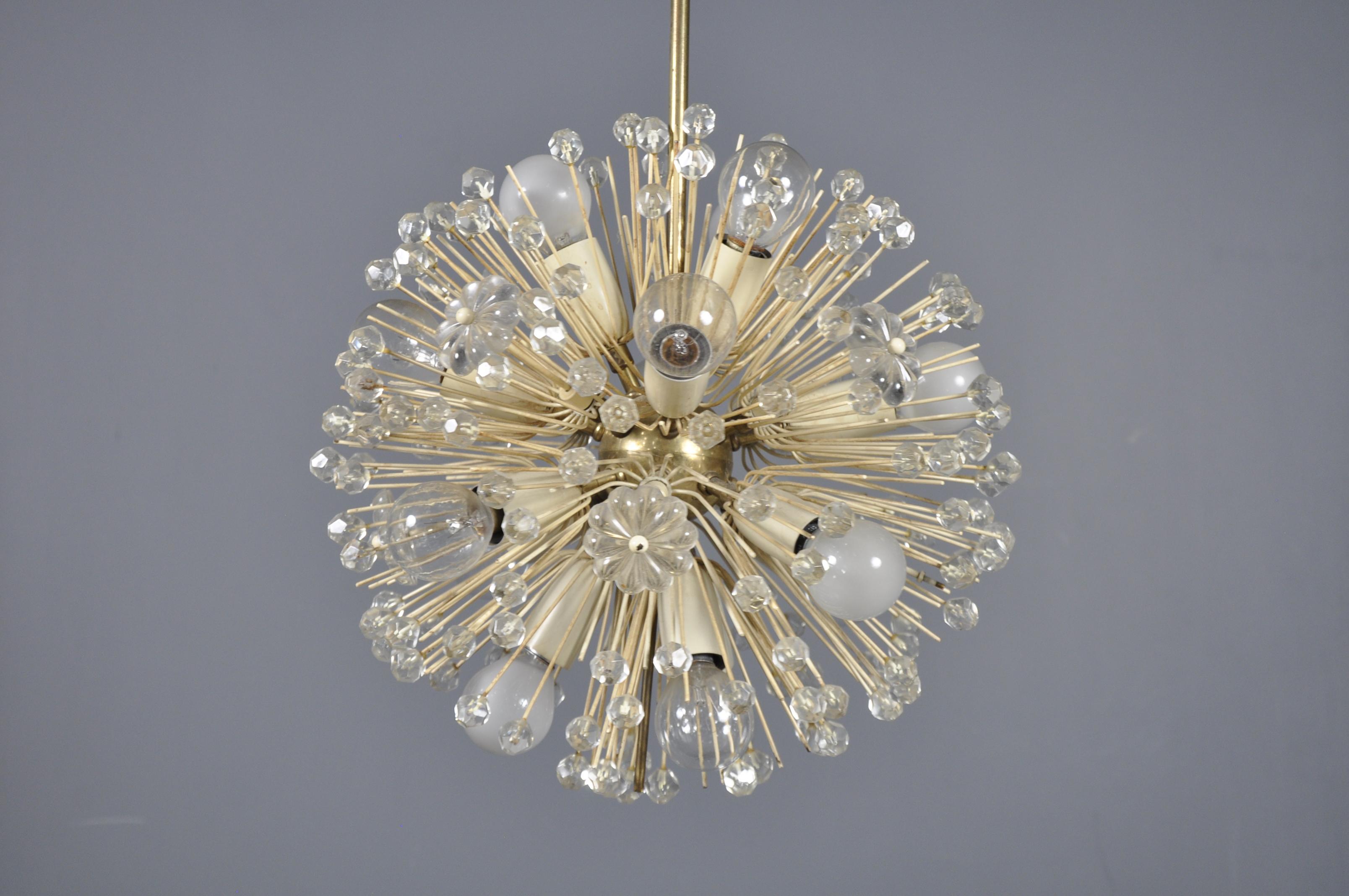 This Mid-Century Modern Emil Stejnar brass ball ceiling lamp for Rupert Nikoll features fourteen E14 sockets that work with 220V.
Rare and beautiful 