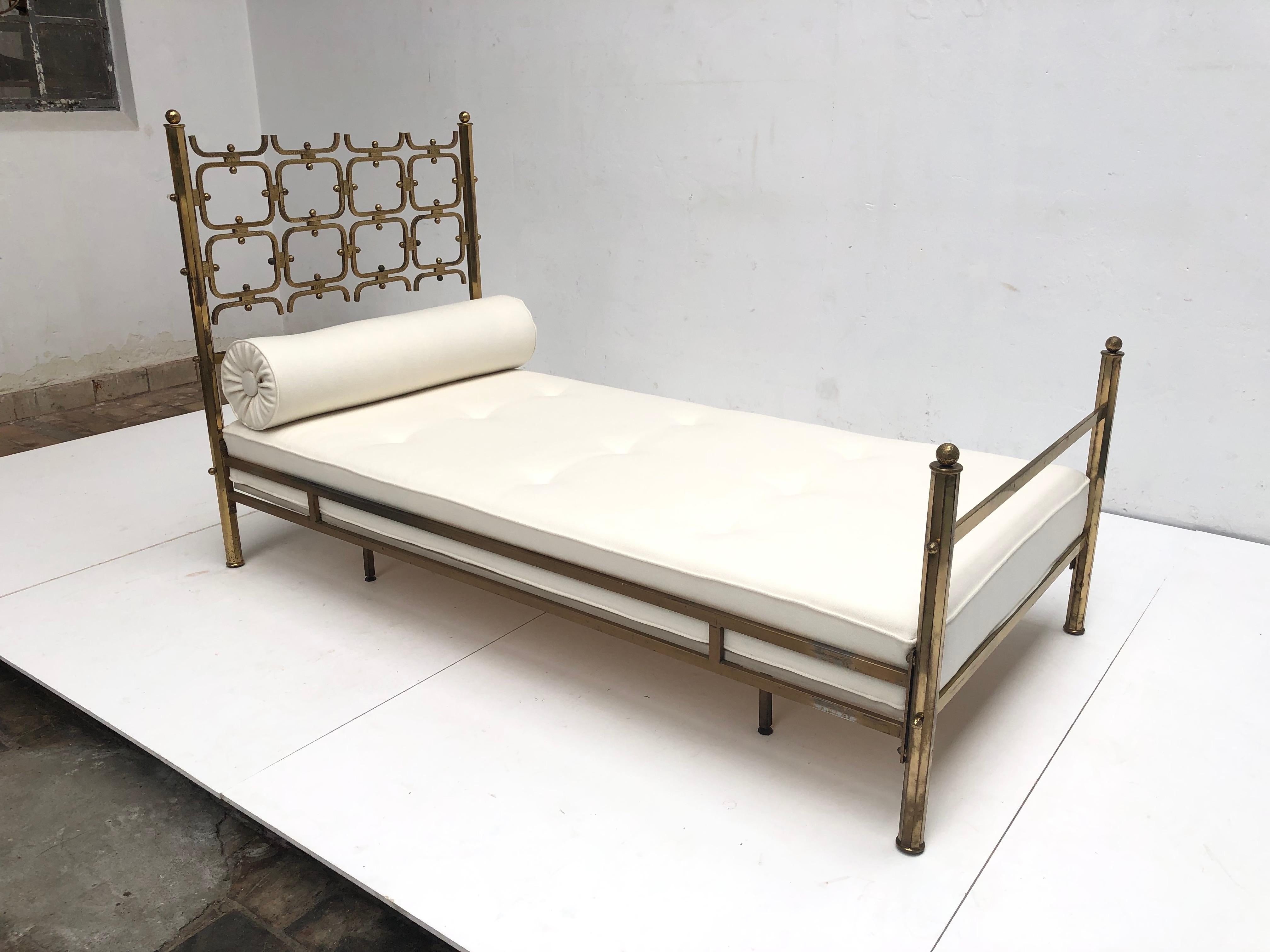 Beautiful and important  sculpturakl form brass single  bed or day bed  circa 1958-1963  by Osvaldo Borsani for 'Arredamento Borsani', Varedo , Italy.

The small series of  Borsani beds designed  were produced in several different designs ,each in