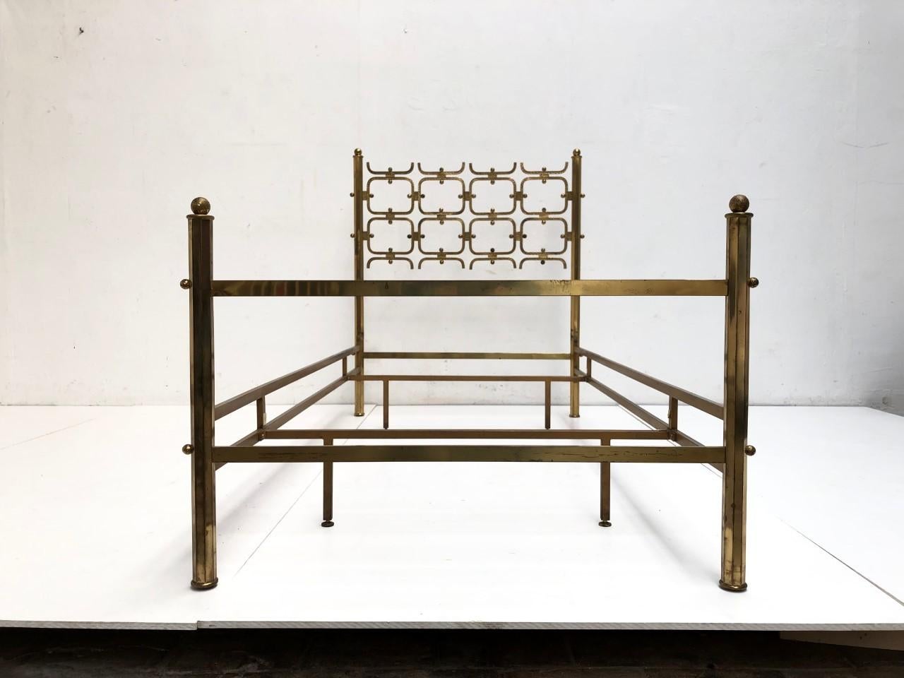 Sculptural form brass day bed by Osvaldo Borsani, Arredamento Borsani, circa 1958 In Good Condition For Sale In bergen op zoom, NL