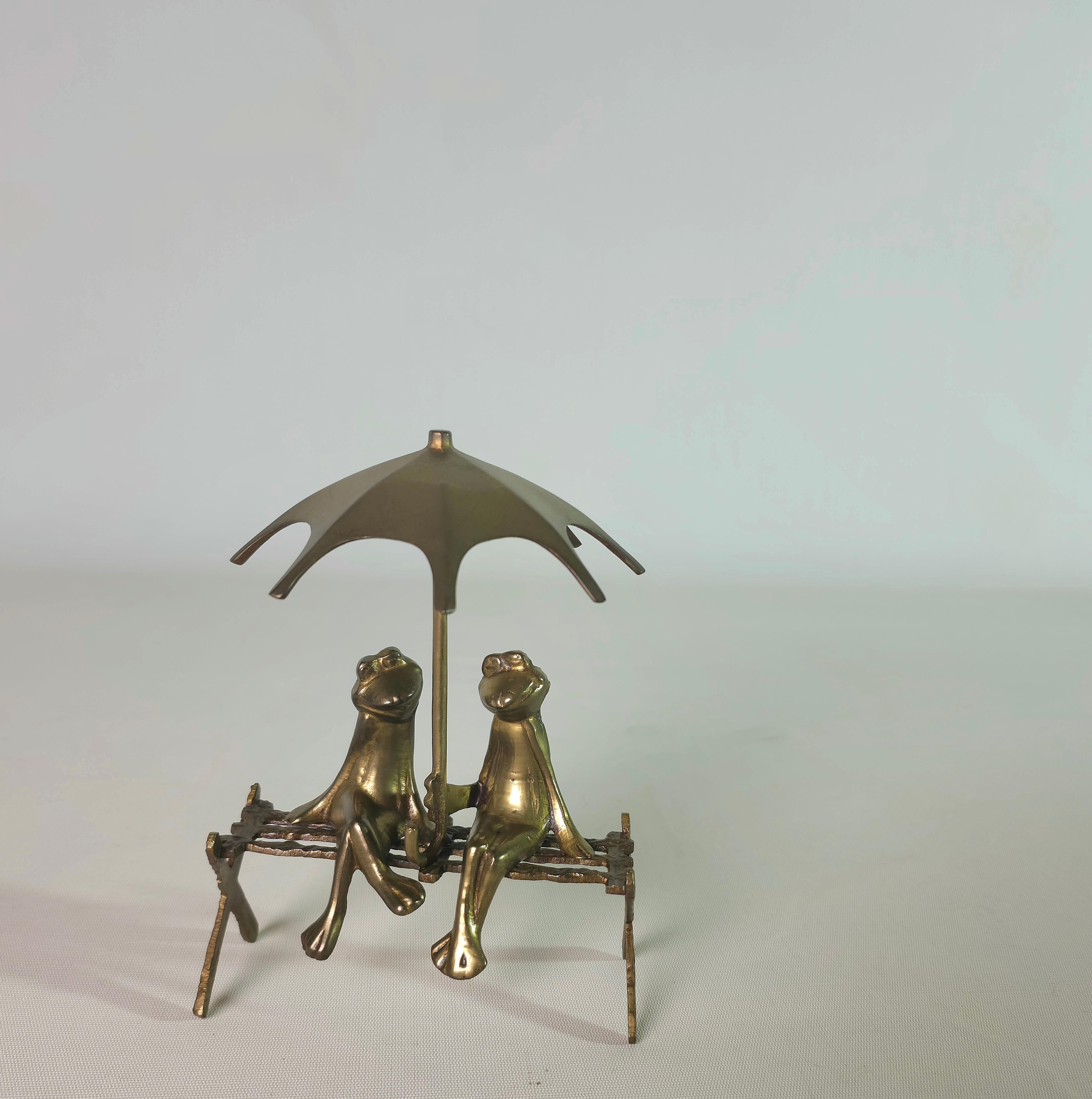 Nice decorative object entirely in brass depicting two frogs relaxing on a bench.

Note: We try to offer our customers an excellent service even in shipments all over the world, collaborating with one of the best shipping partners, DHL, with very