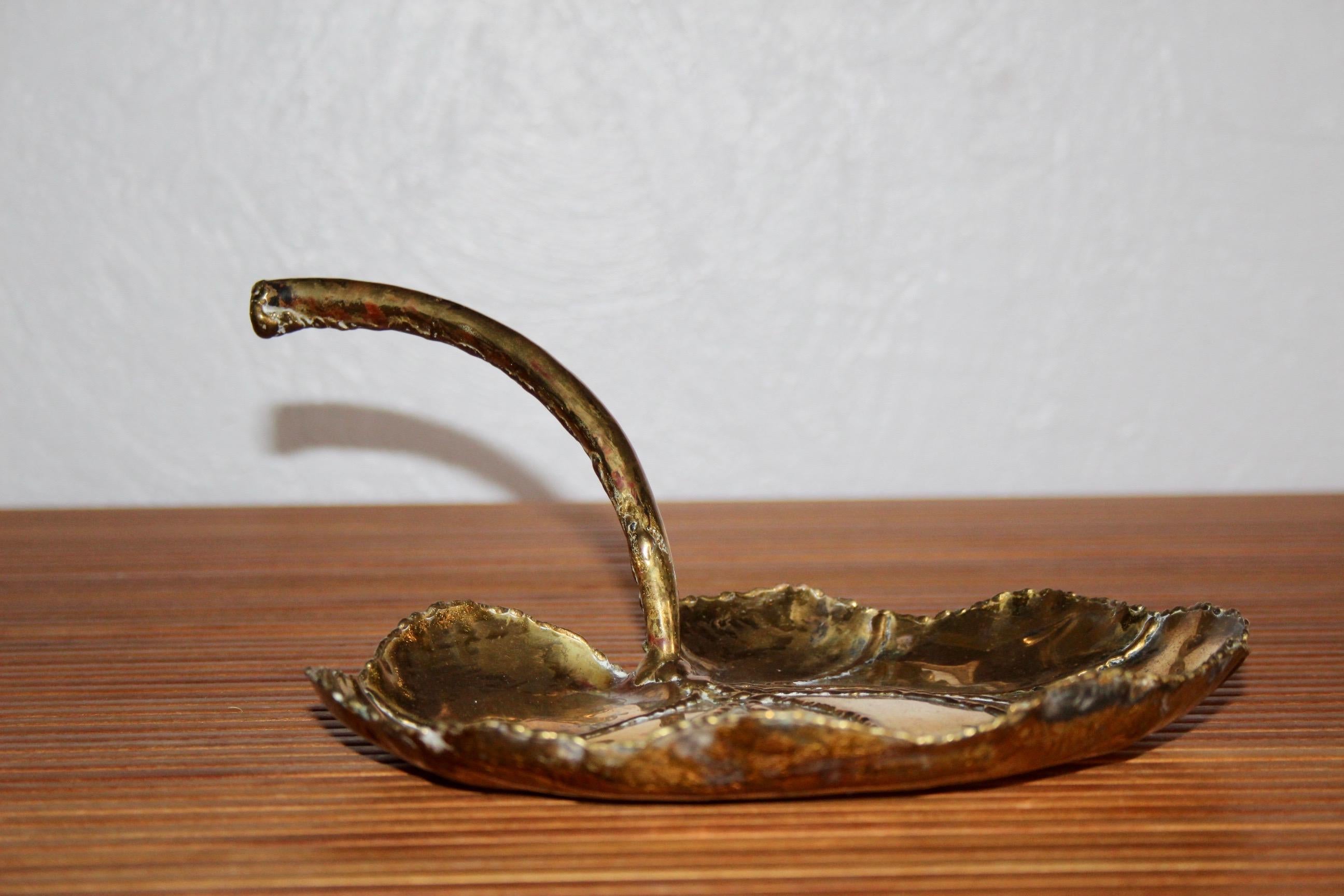 Vide poche decorativo de latón Europeo en venta