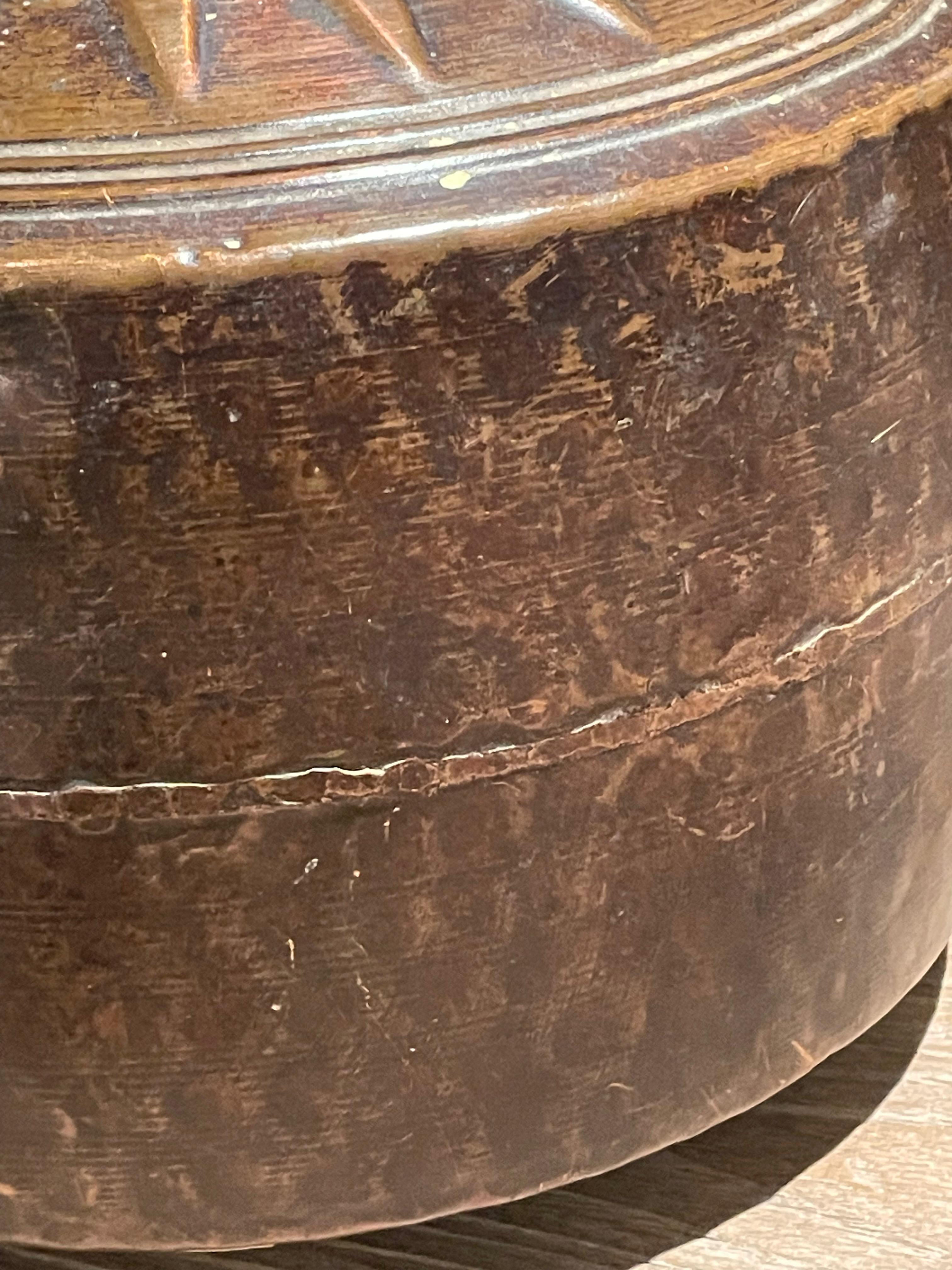 Pot à eau décoratif en laiton, Inde, XIXe siècle Bon état - En vente à New York, NY