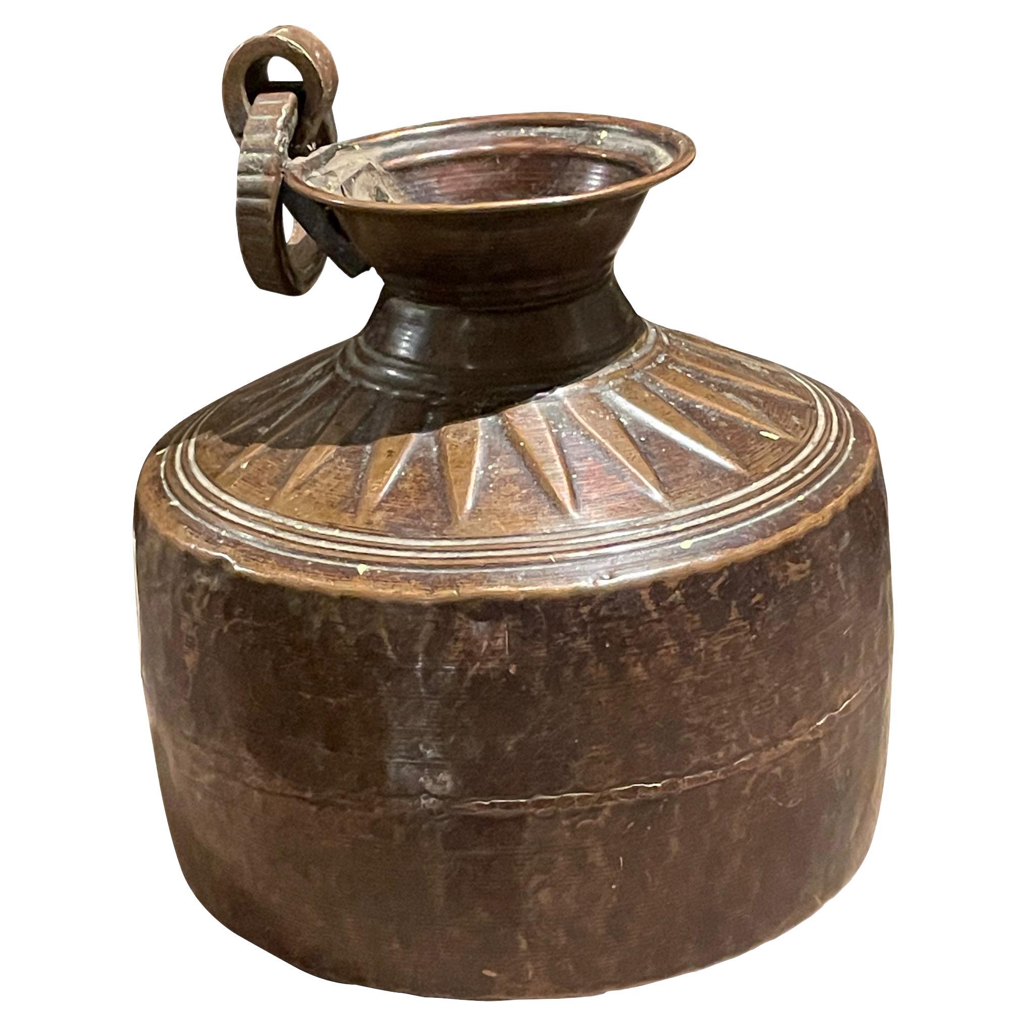 Pot à eau décoratif en laiton, Inde, XIXe siècle en vente