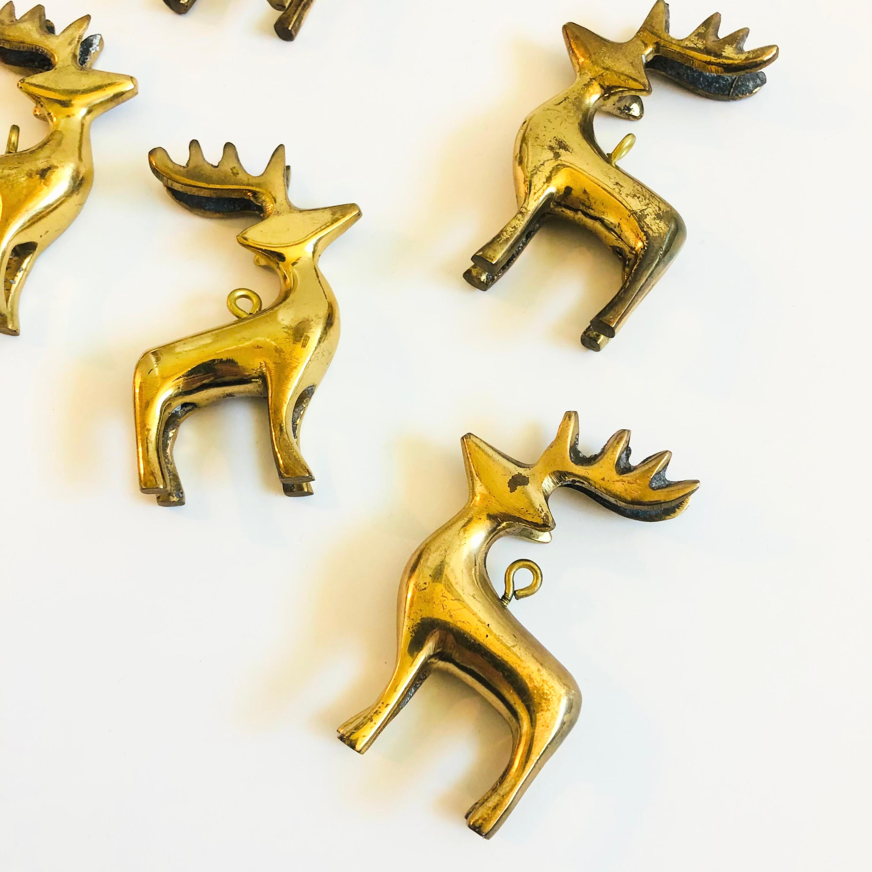 Hollywood Regency Ornamenti per l'albero di cervi in ottone - Set di 9 in vendita