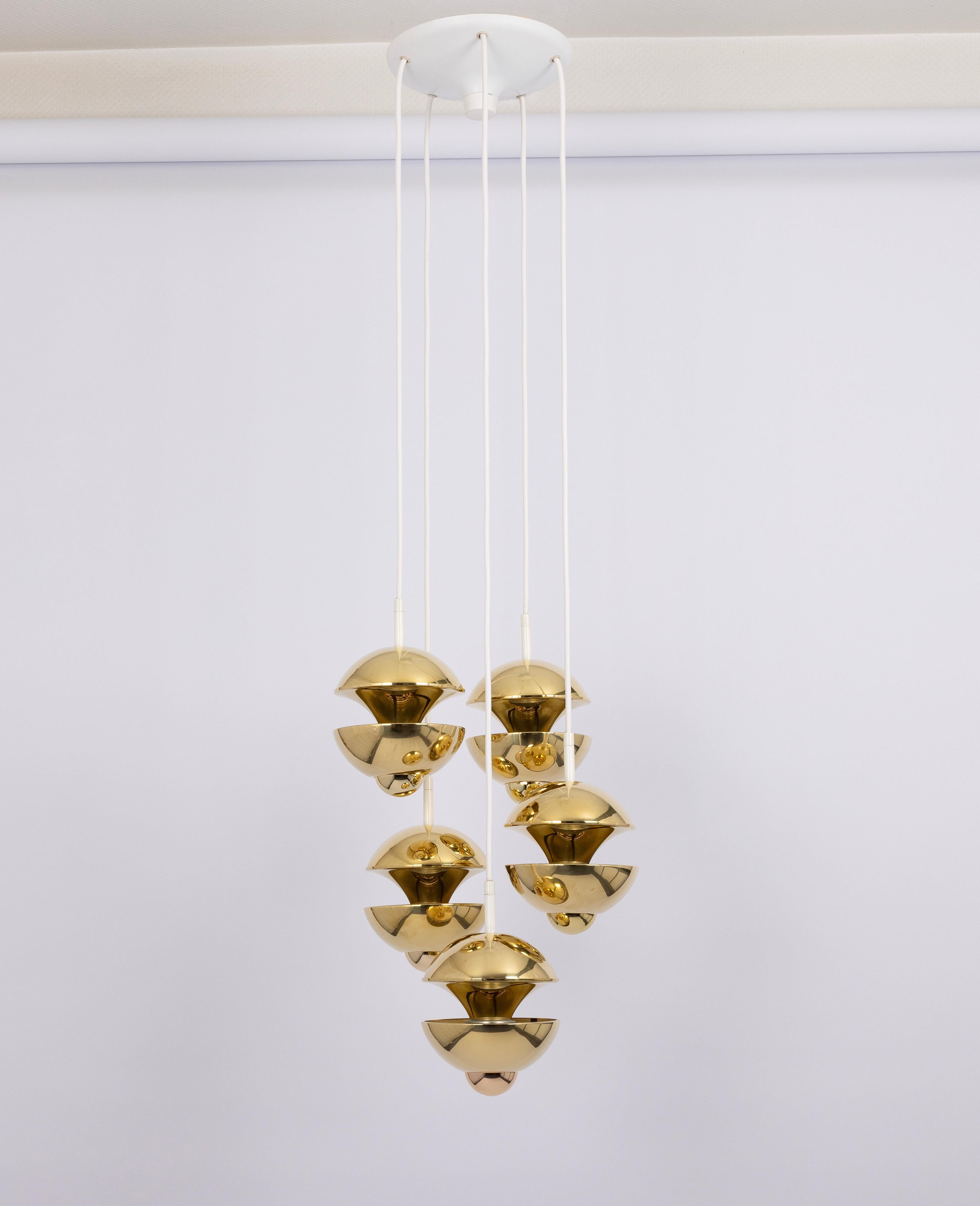 Mid-Century moderno Ciondoli a cascata di design in ottone di Kaiser, Germania, anni '70 in vendita