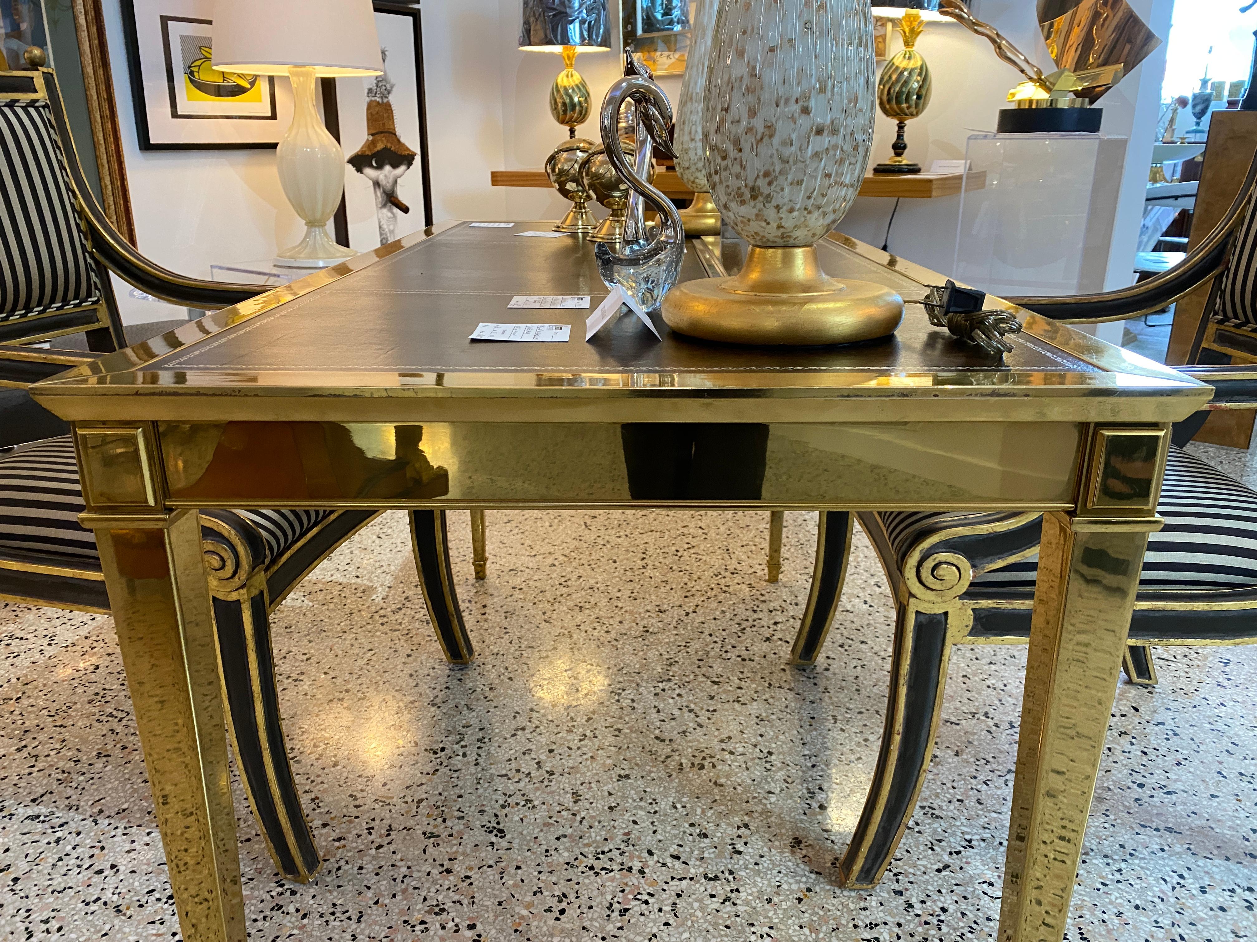 XX secolo Scrivania in ottone attribuita alla Maison Jansen