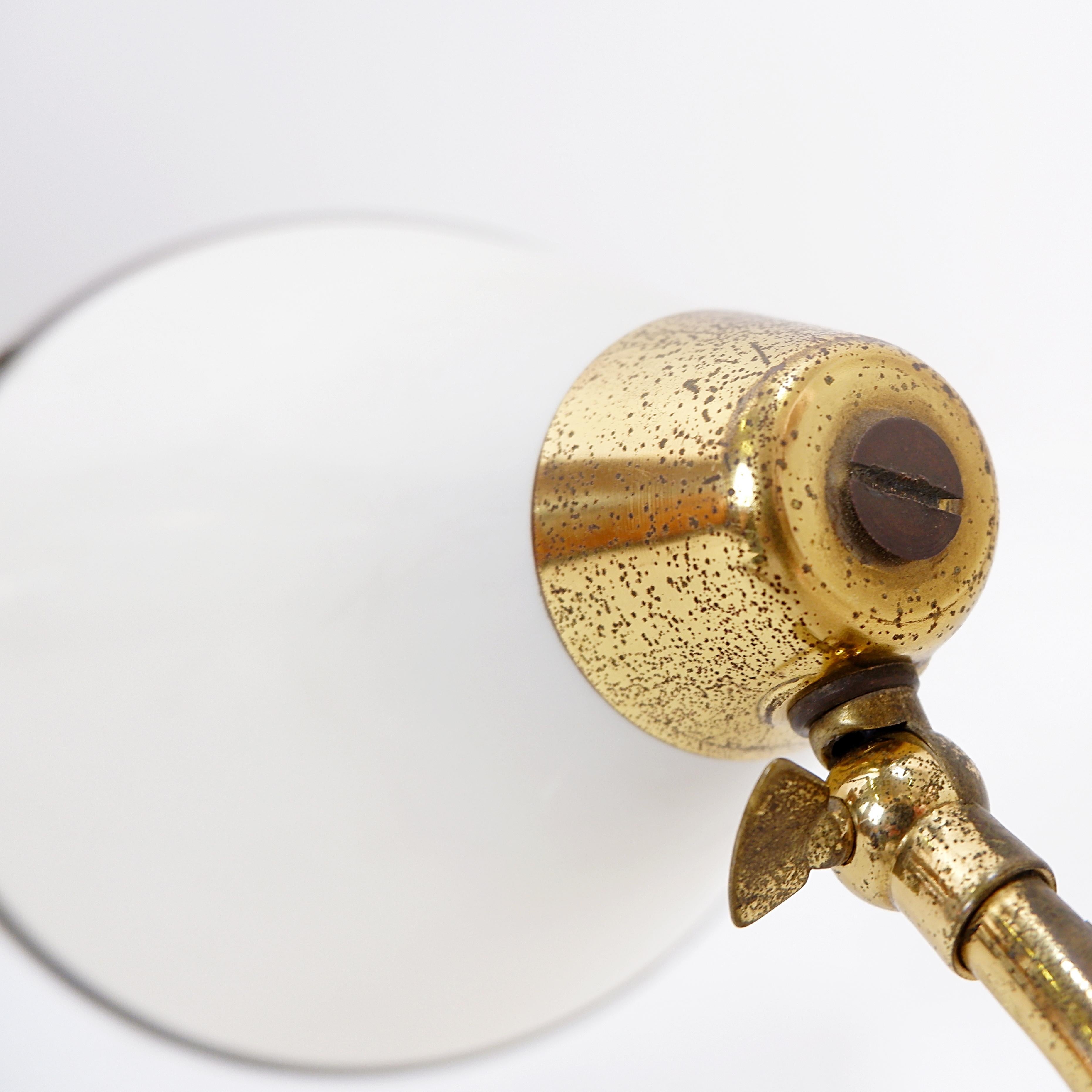 Schreibtischlampe aus Messing - 1950er Jahre im Angebot 5
