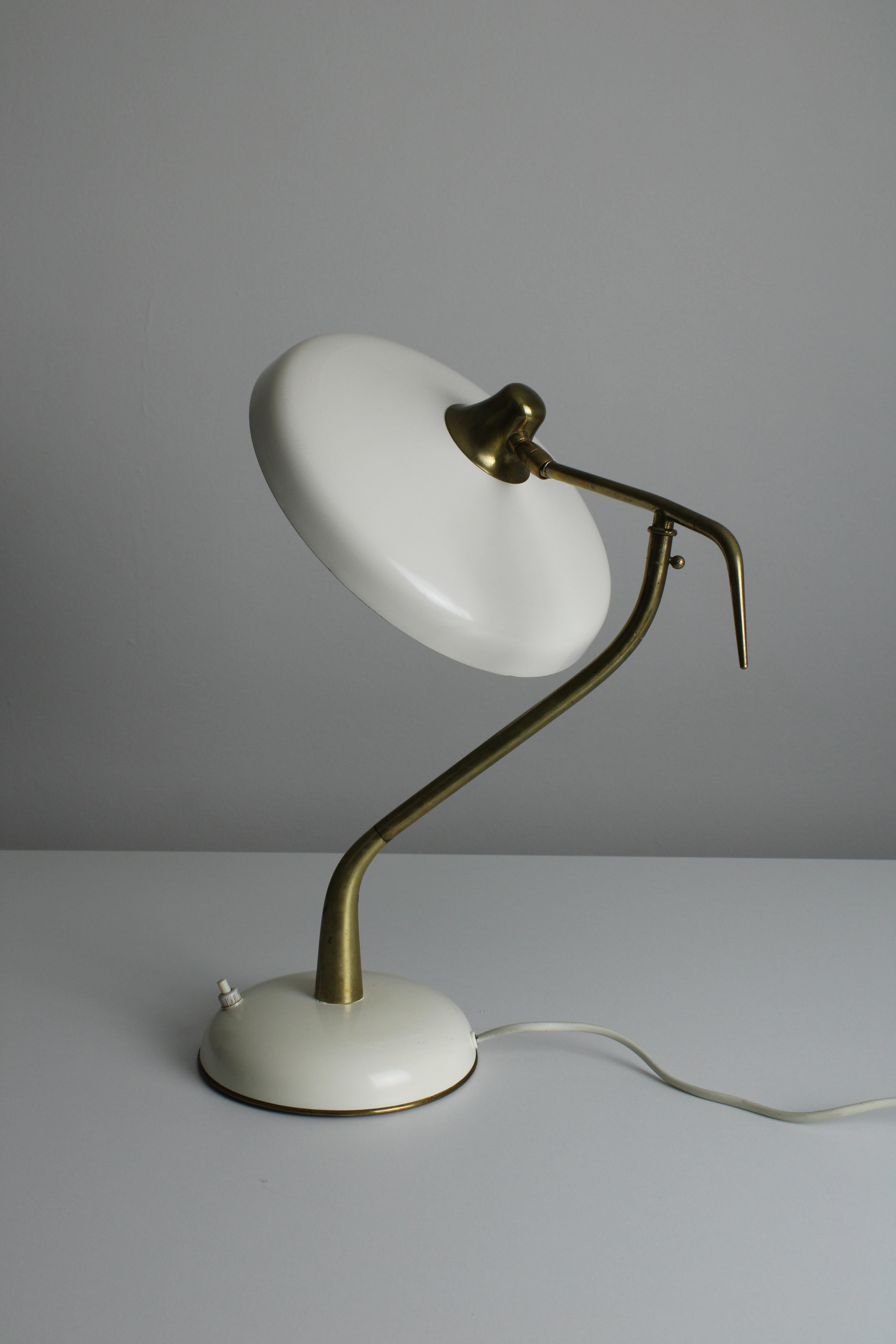 Brass desk lamp by Oscar Torlasco for Lumi Italy, 1950s In Good Condition In UTRECHT, NL