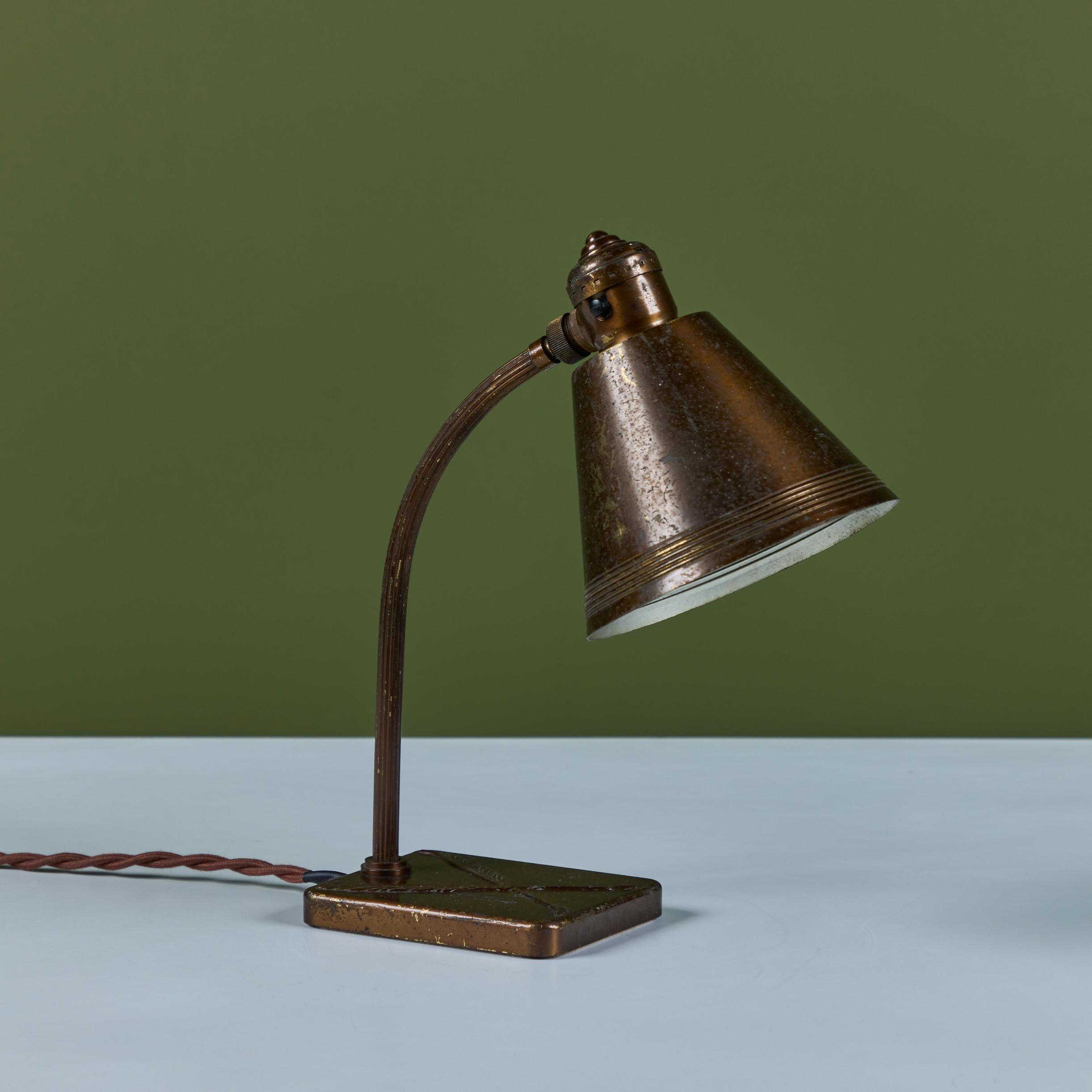 Schreibtischlampe aus Messing für Chase USA im Angebot 6