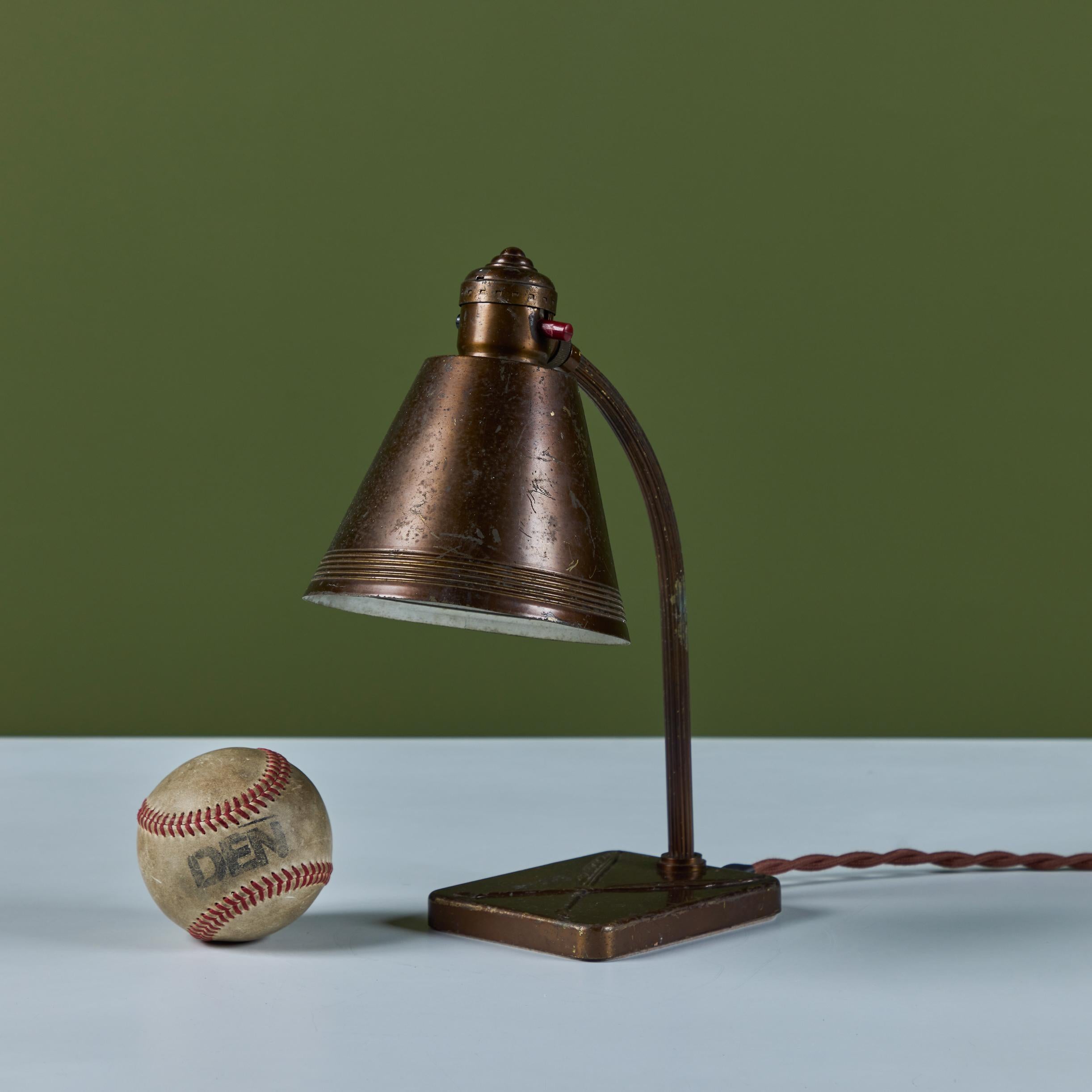 Schreibtischlampe aus Messing für Chase USA (Art déco) im Angebot