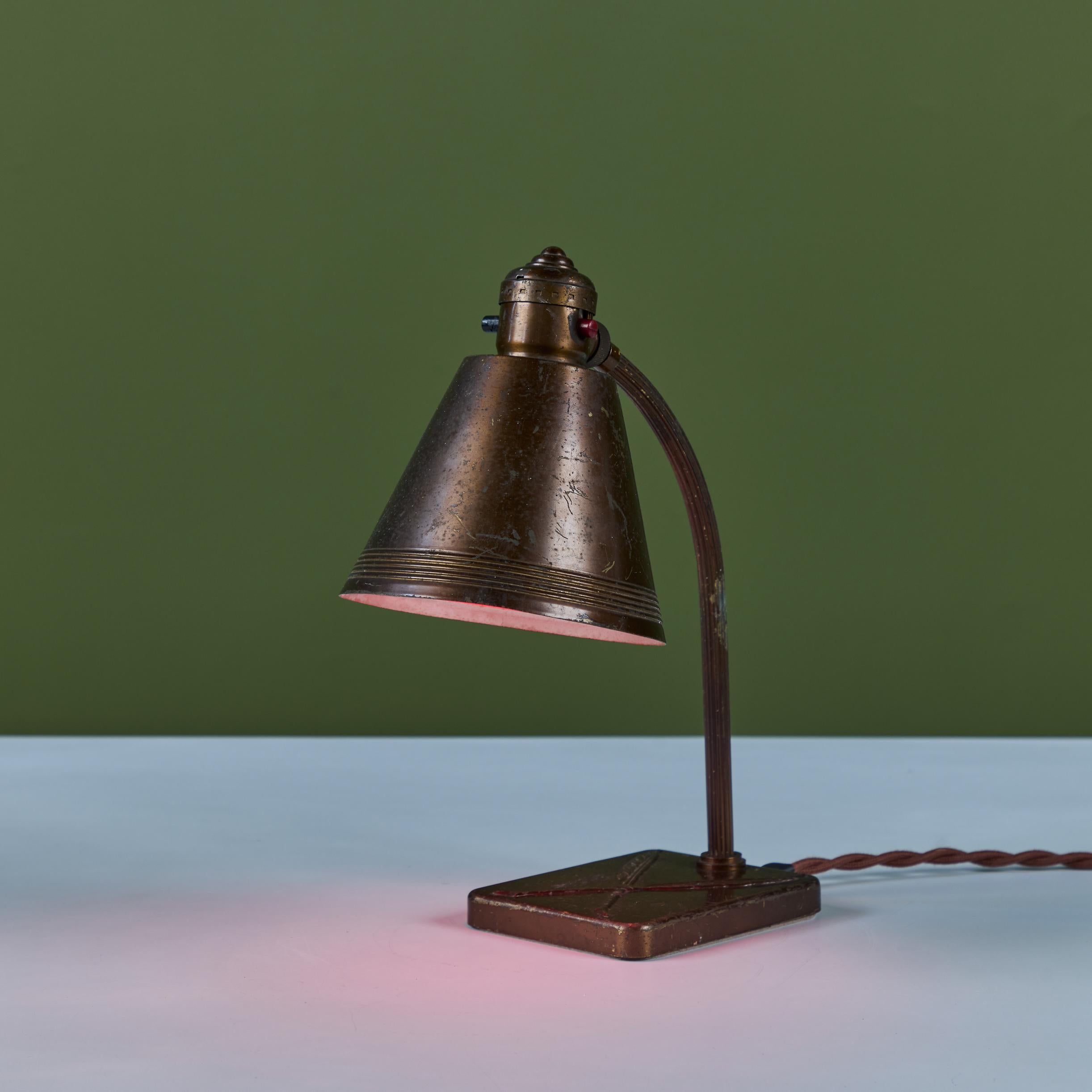 Schreibtischlampe aus Messing für Chase USA (amerikanisch) im Angebot