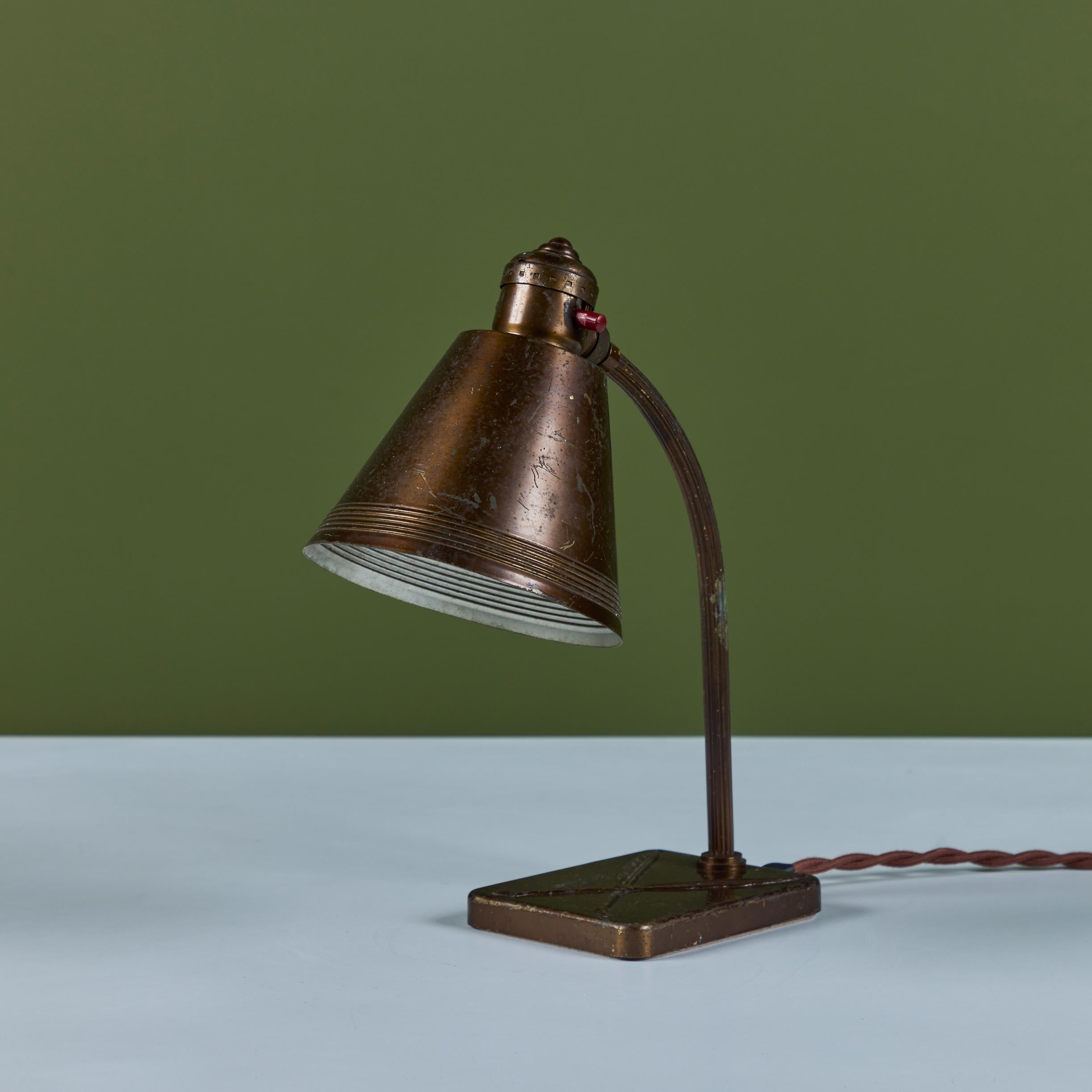 Schreibtischlampe aus Messing für Chase USA (Mitte des 20. Jahrhunderts) im Angebot