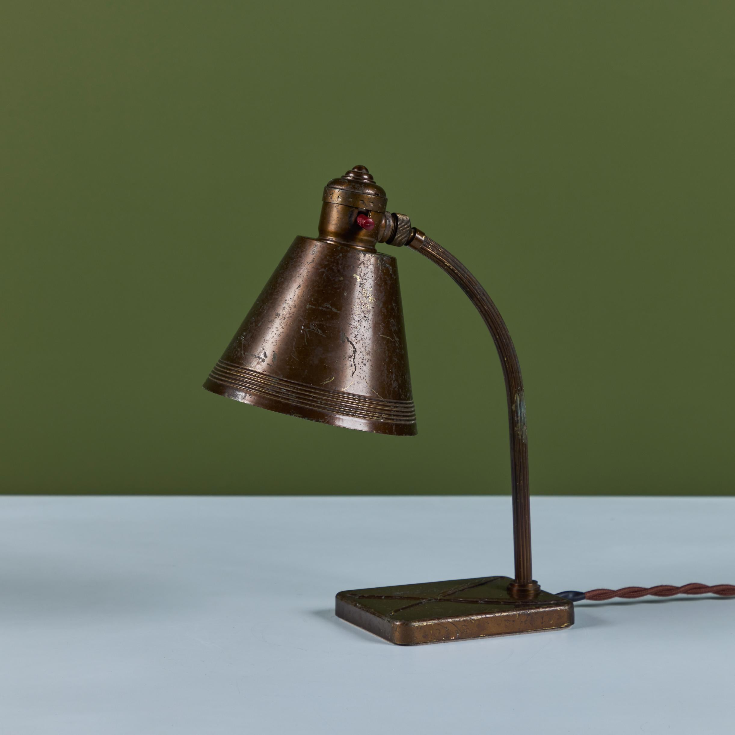 Schreibtischlampe aus Messing für Chase USA im Angebot 1