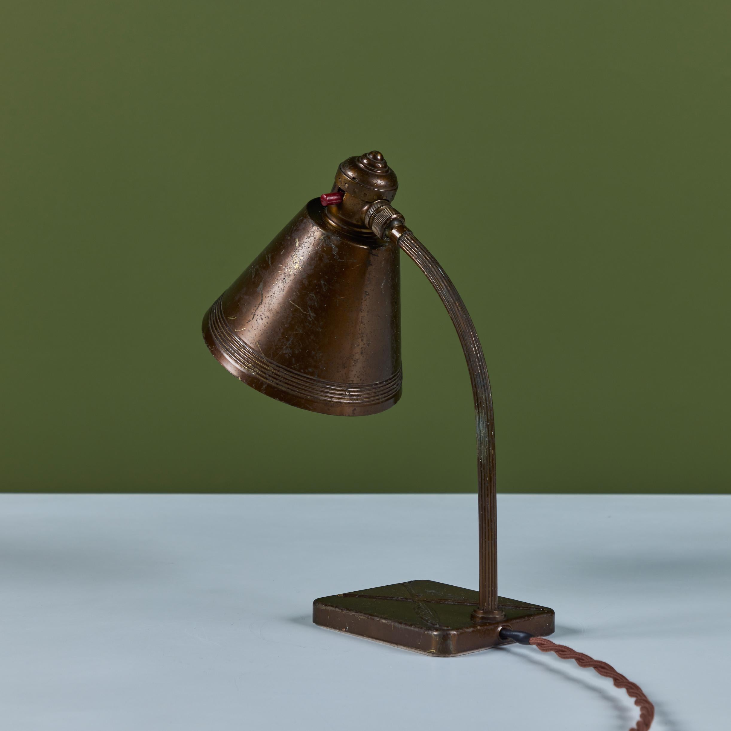 Schreibtischlampe aus Messing für Chase USA im Angebot 3