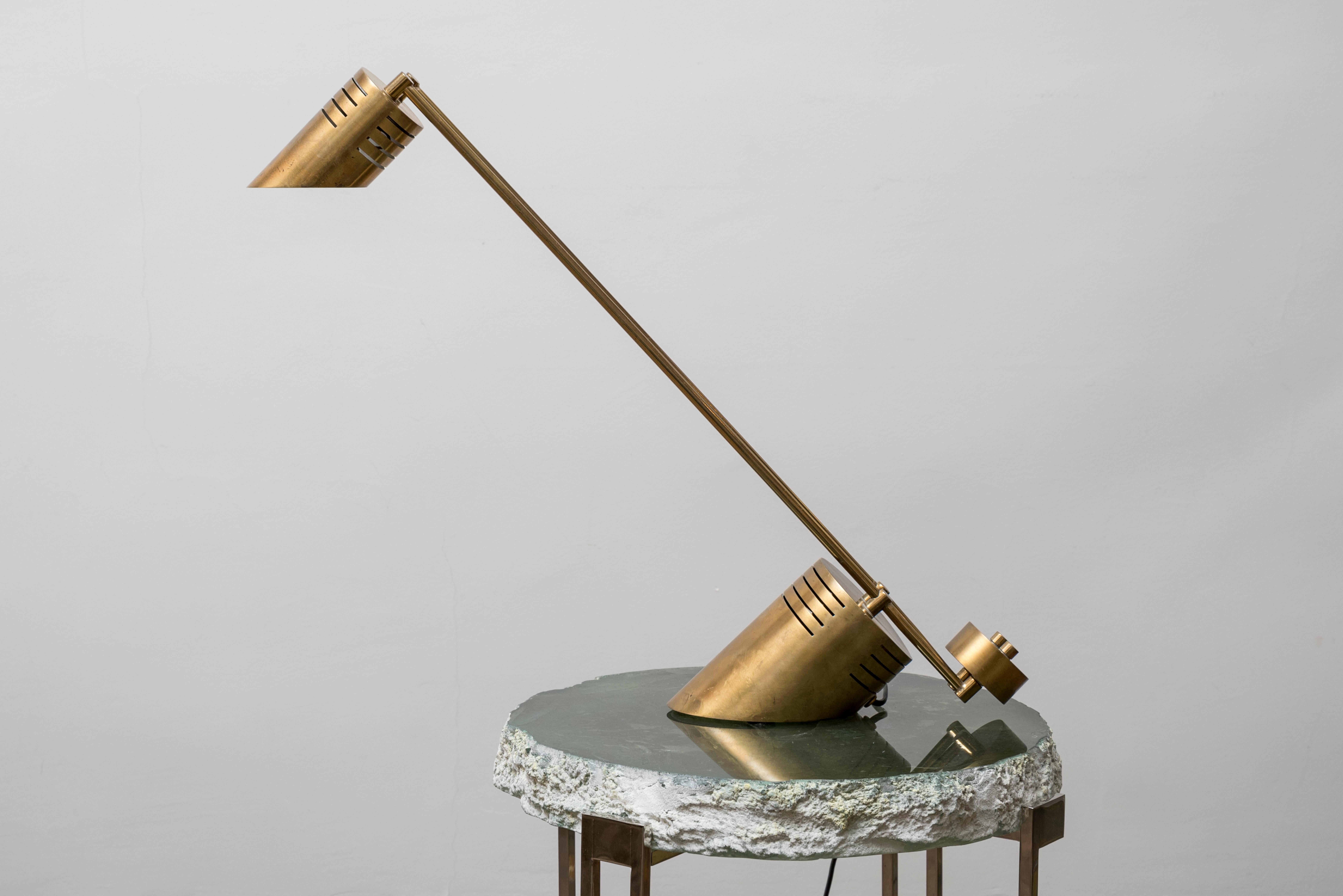 A brass desk lamp, rotating and reclining.
France, circa 1970.

