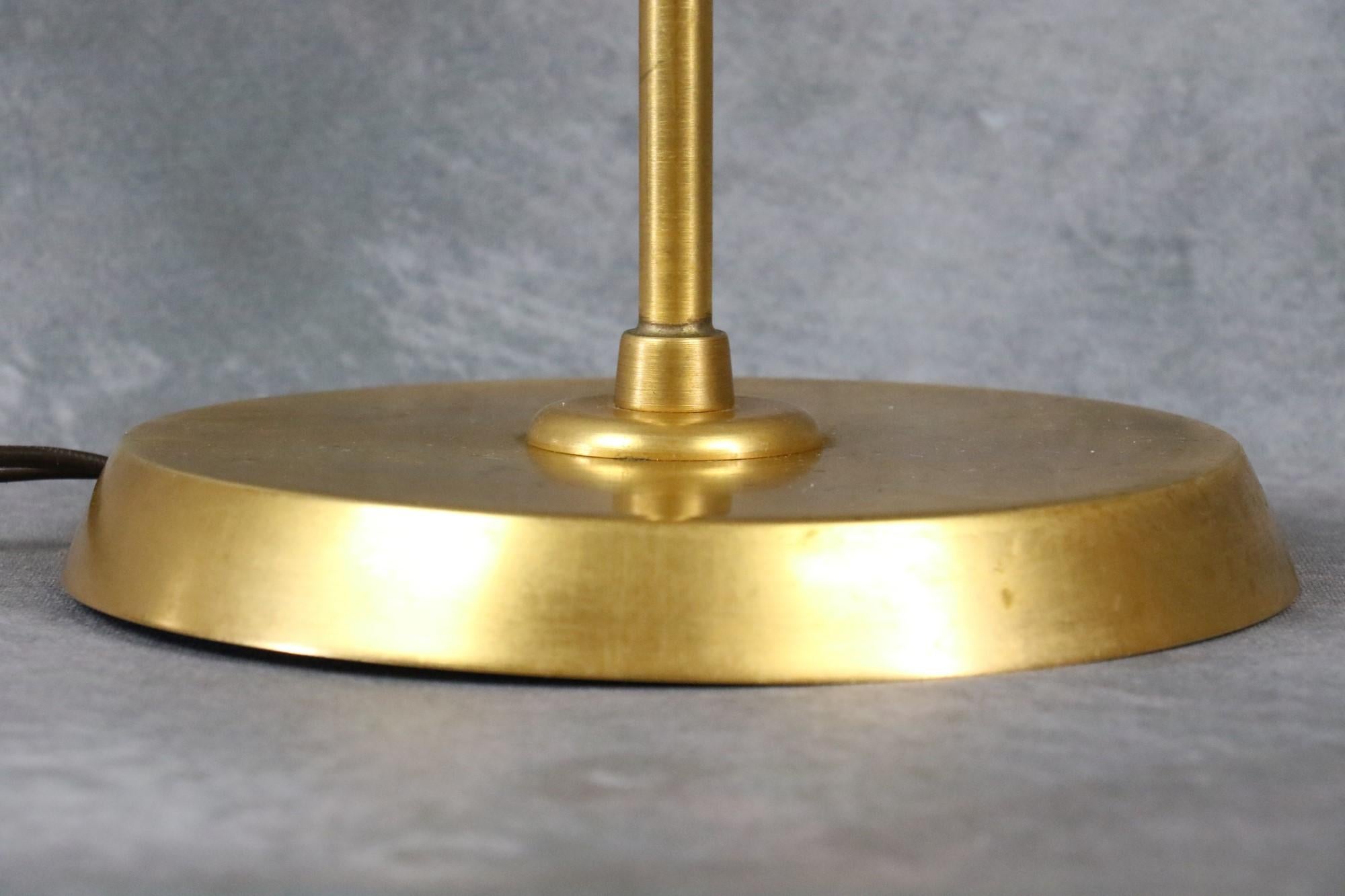 Mid-Century Modern Brass Desk Lamp in the style of Hansen, Table light era Biny, Guariche For Sale