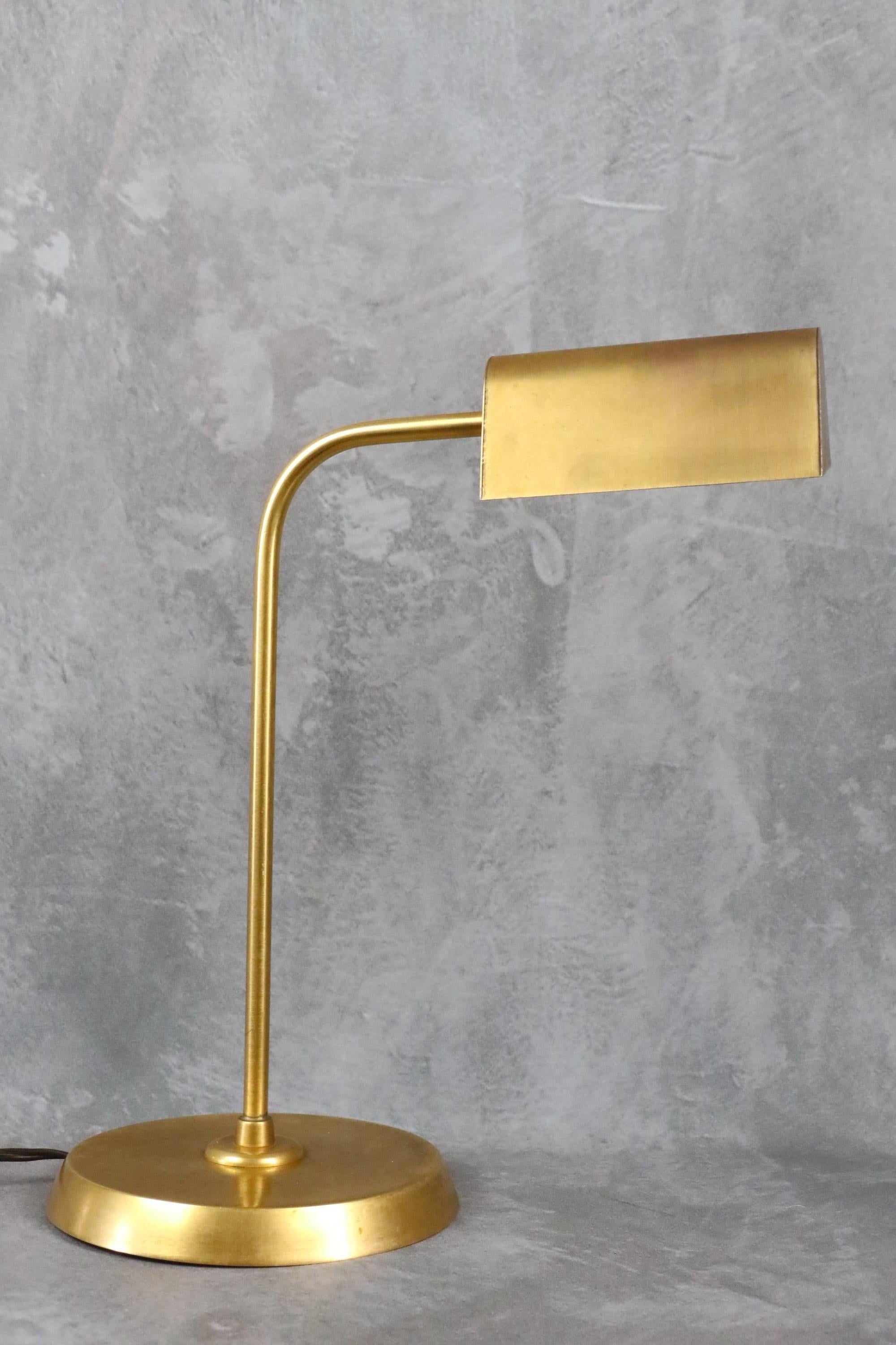 Brass Desk Lamp in the style of Hansen, Table light era Biny, Guariche In Good Condition For Sale In Camblanes et Meynac, FR