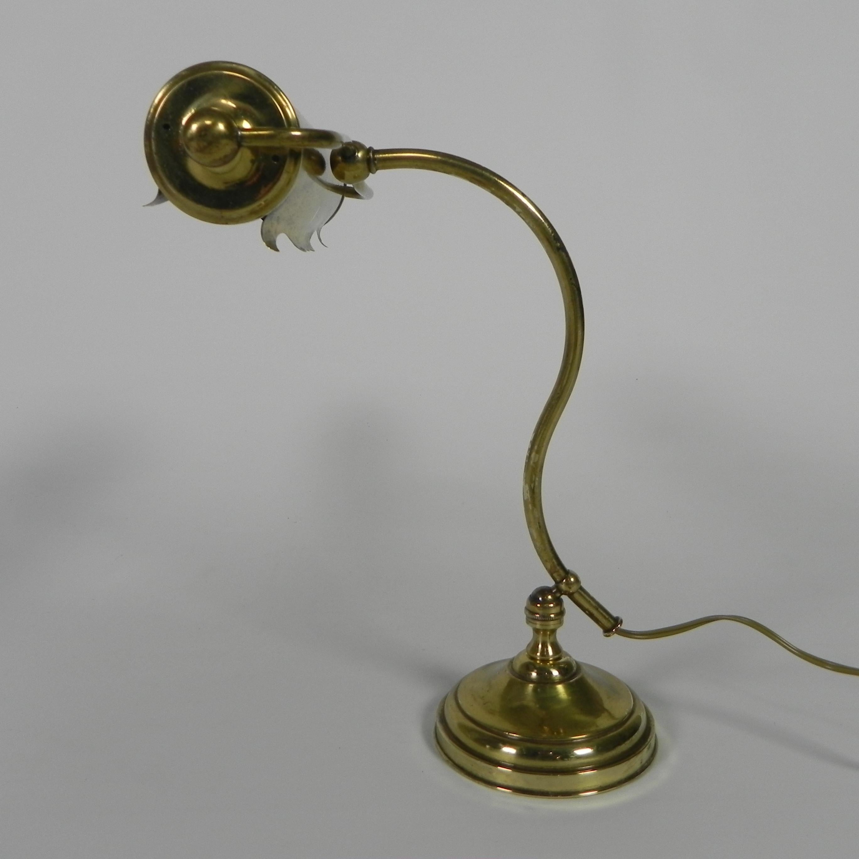 Brass desk lamp, piano lamp with rotating shade, 1930s In Good Condition For Sale In EINDHOVEN, NL