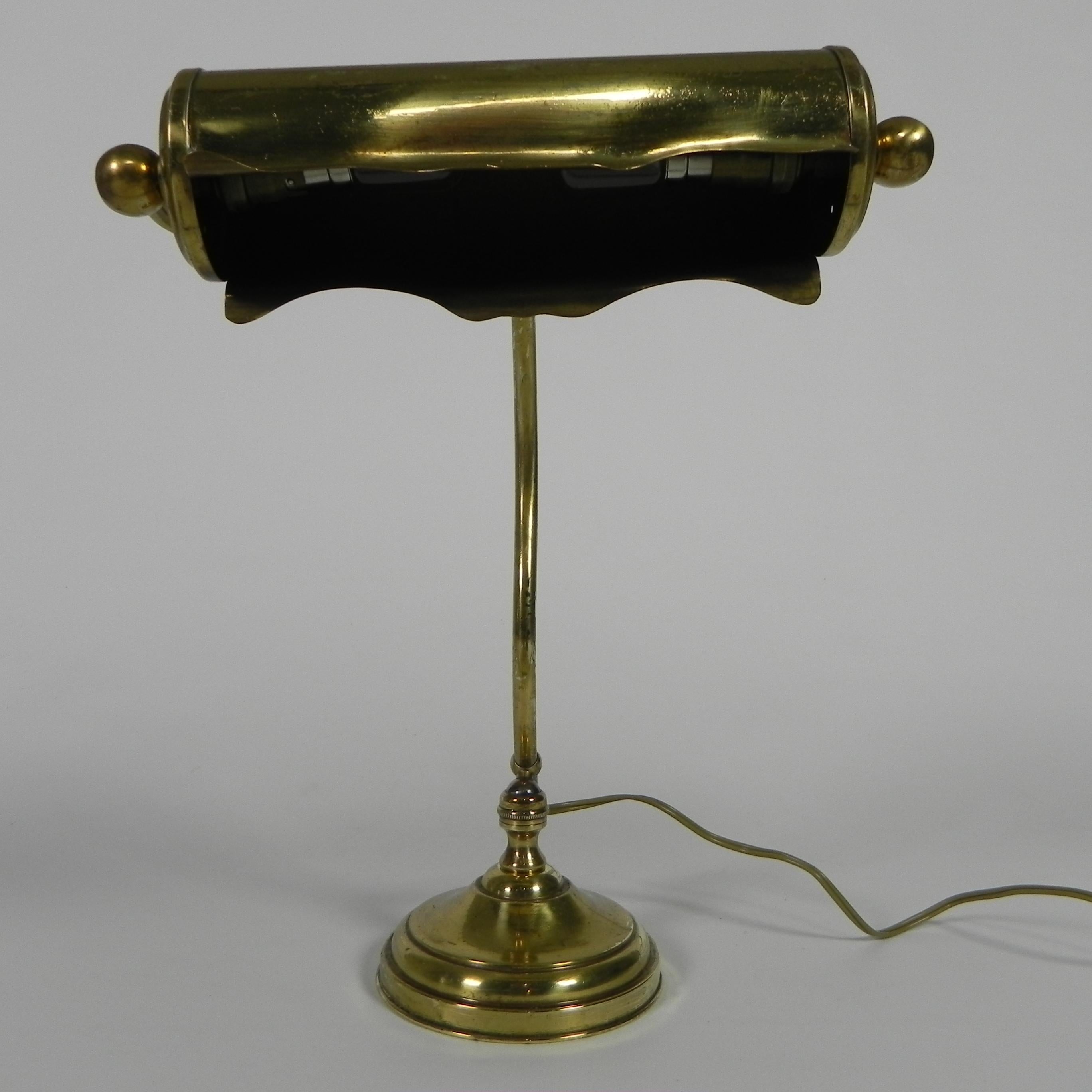Laiton Lampe de bureau en laiton avec abat-jour rotatif, années 1930 en vente
