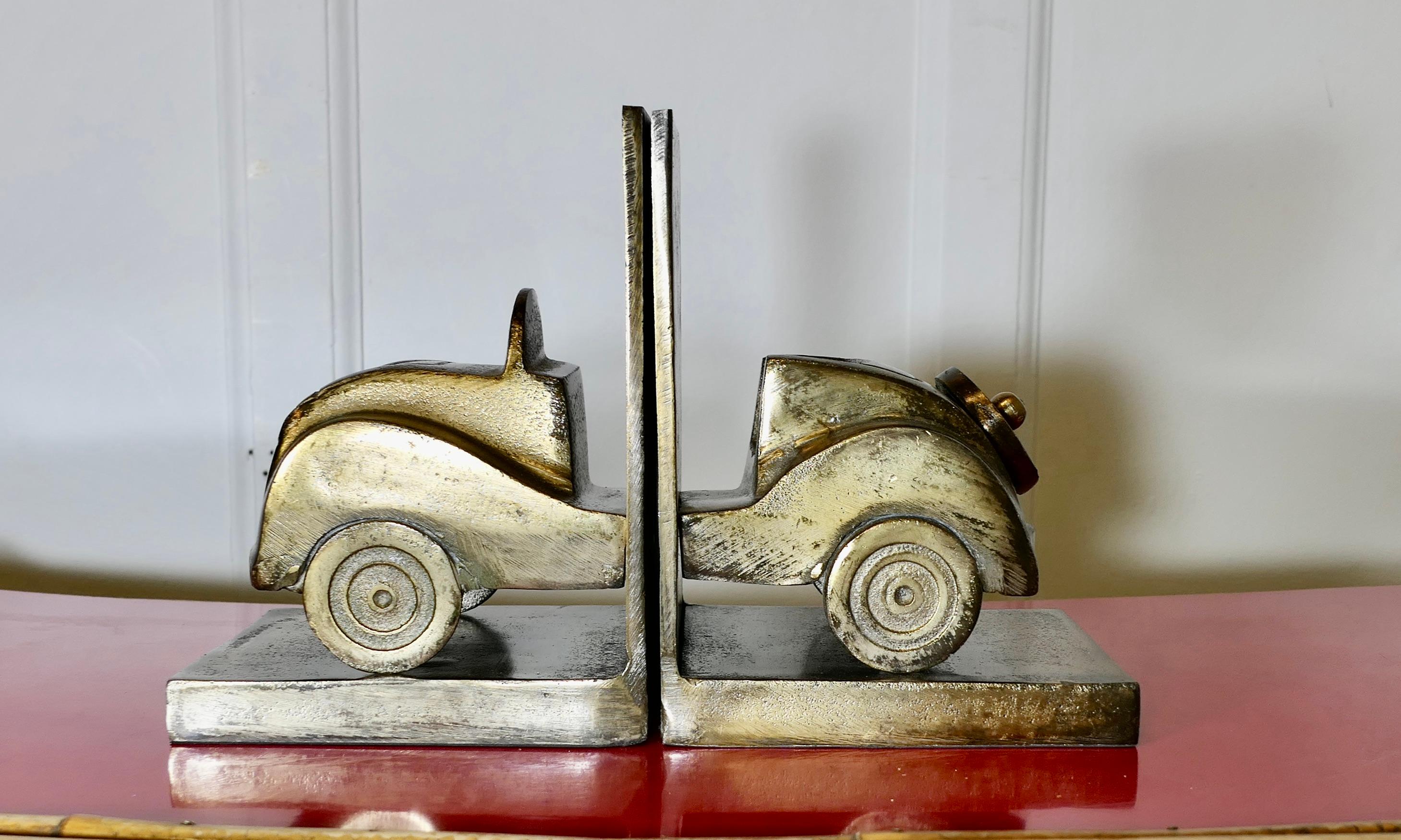 Ottone Fermalibri da tavolo in ottone a forma di auto d'epoca  Un set molto attraente in vendita