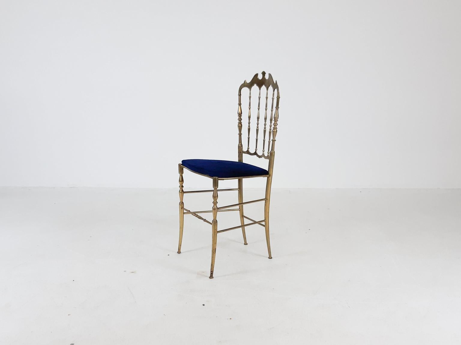 The famous brass dining chair by Giuseppe Gaetano Descalzi for Chiavari. A Classic Italian design from the 1950s.

You could use this chair at your dining table, but it would also be beautiful as a side chair in your hallway or bedroom.

It has
