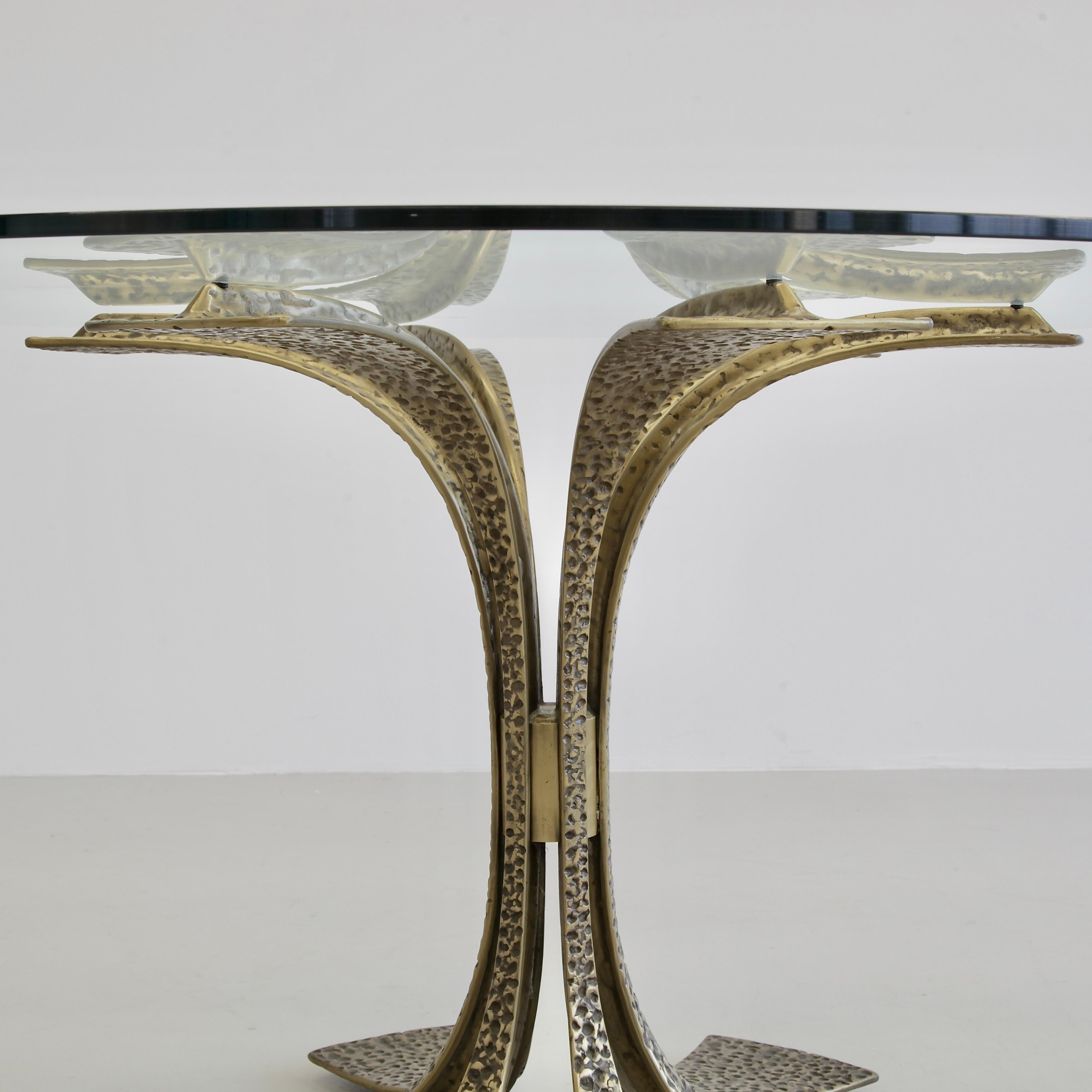 Dining table, designed by Luciano Frigerio. Italy, Frigerio di Desio, 1968.

Round table, model JUAN with hammered brass base and glass top. Sensational!
Condition: 

Excellent vintage condition.
 