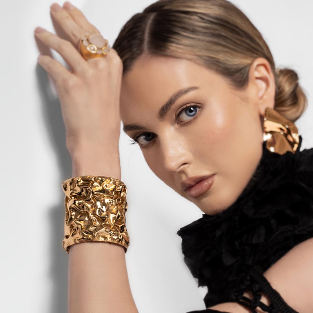 Gold Wrinkle Cuff Bracelet In New Condition For Sale In Studio City, CA