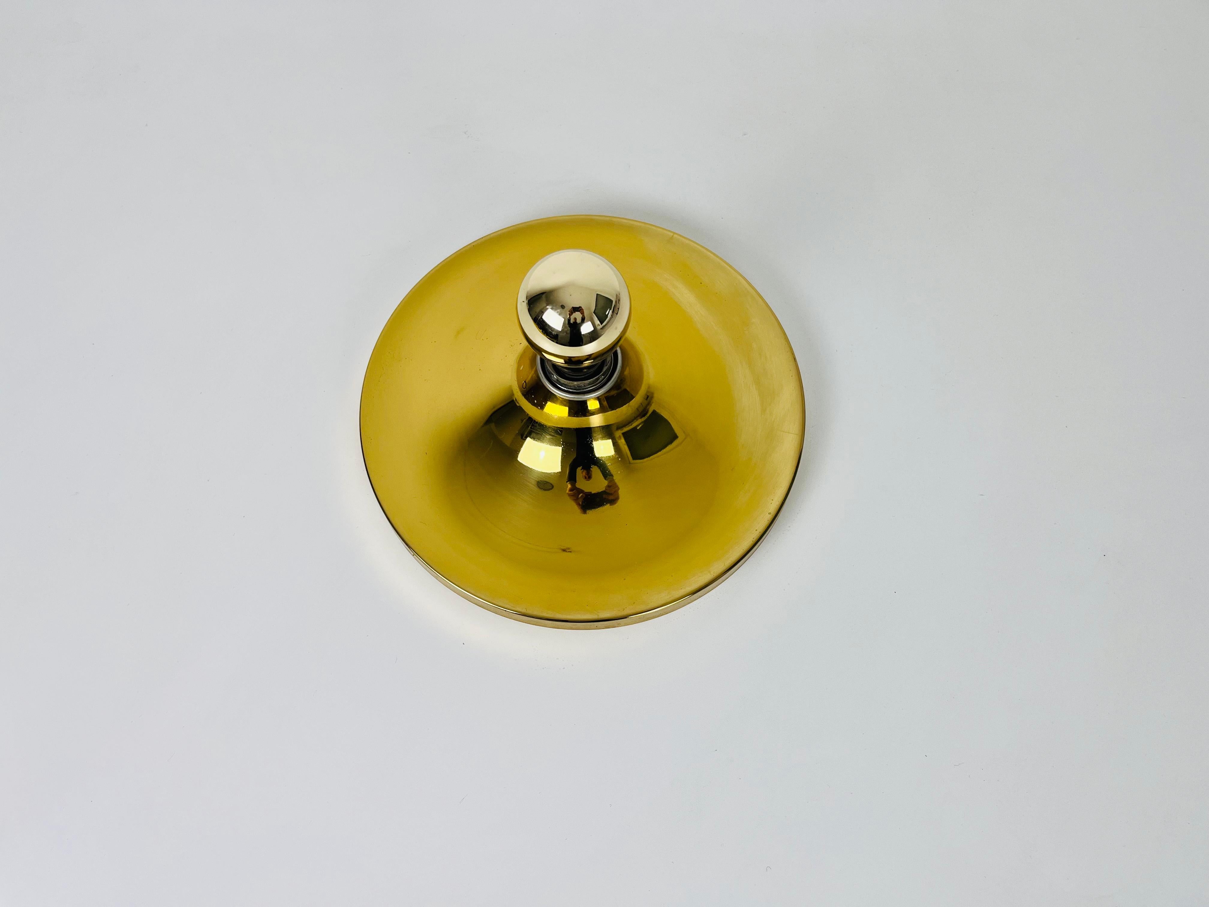 Lámpara de pared o empotrable en forma de disco de latón por Cosack, años 60 en Bueno estado para la venta en Hagenbach, DE