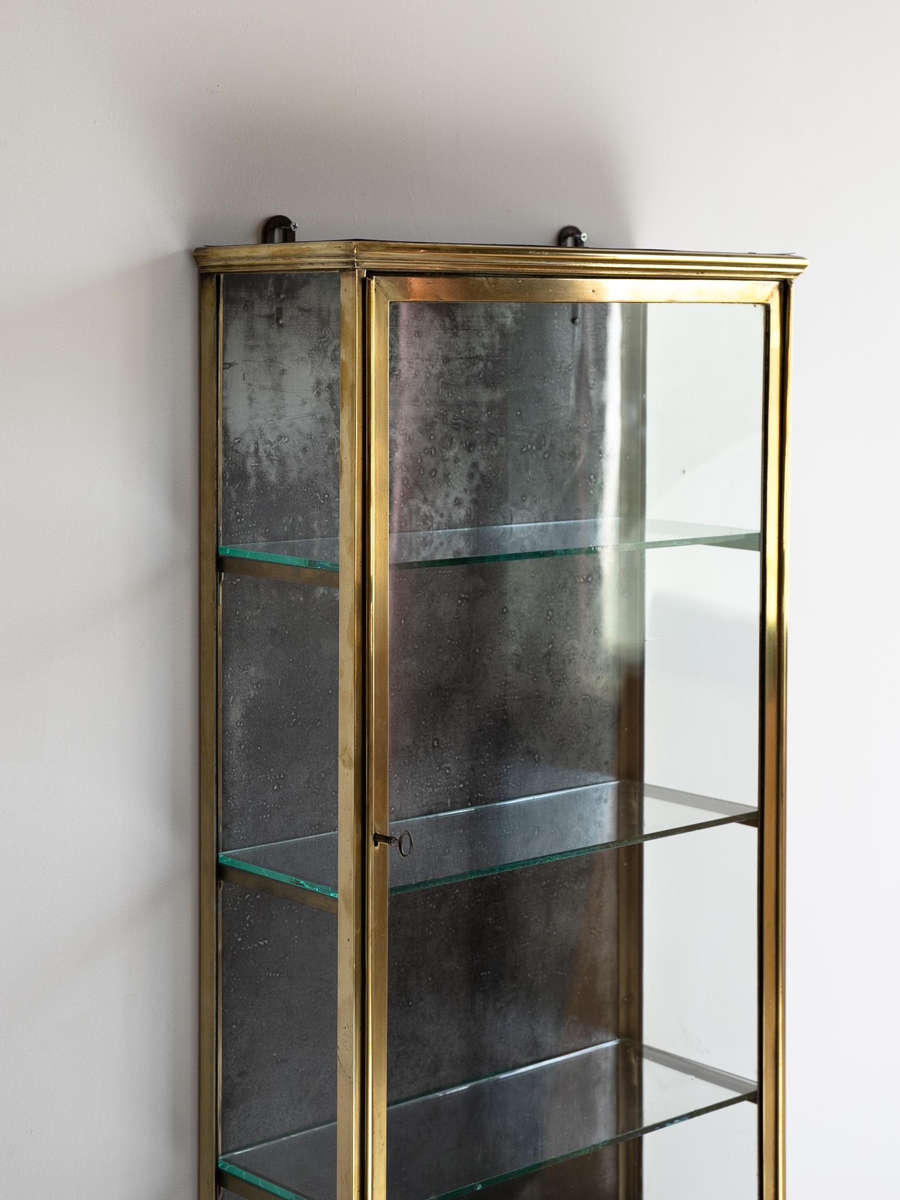 Vitrine en laiton, Circa 1930 France 4