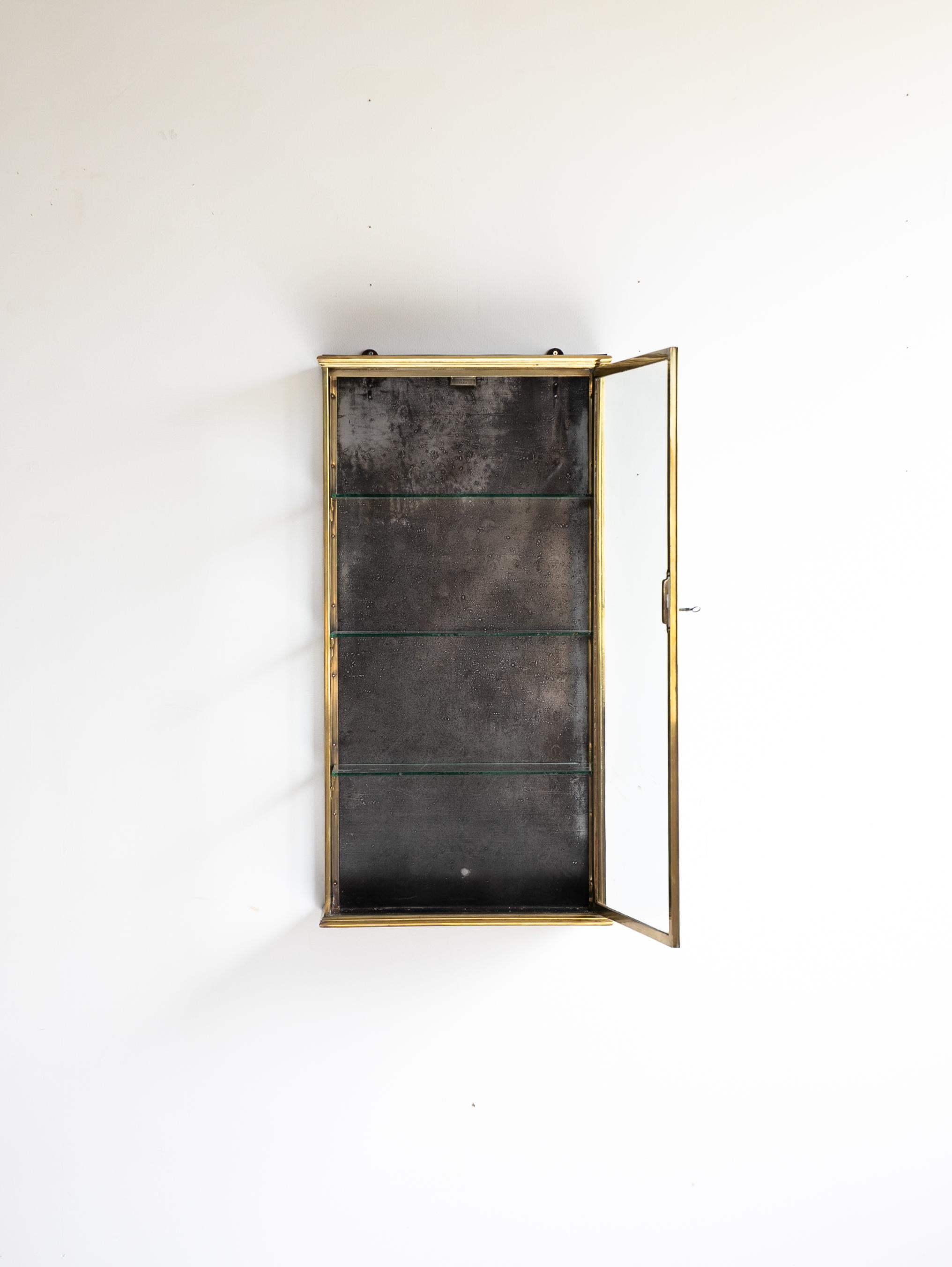Laiton Vitrine en laiton, Circa 1930 France