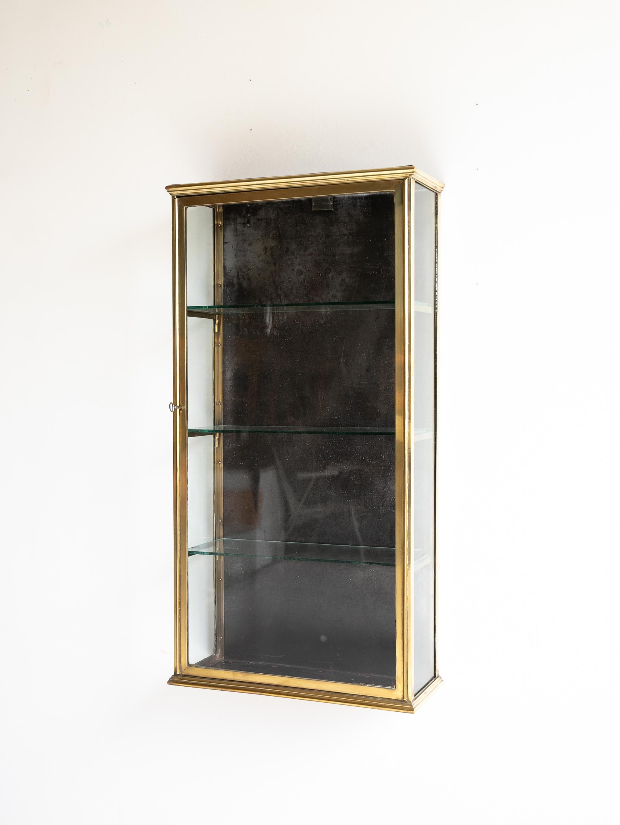 Vitrine en laiton, Circa 1930 France 1