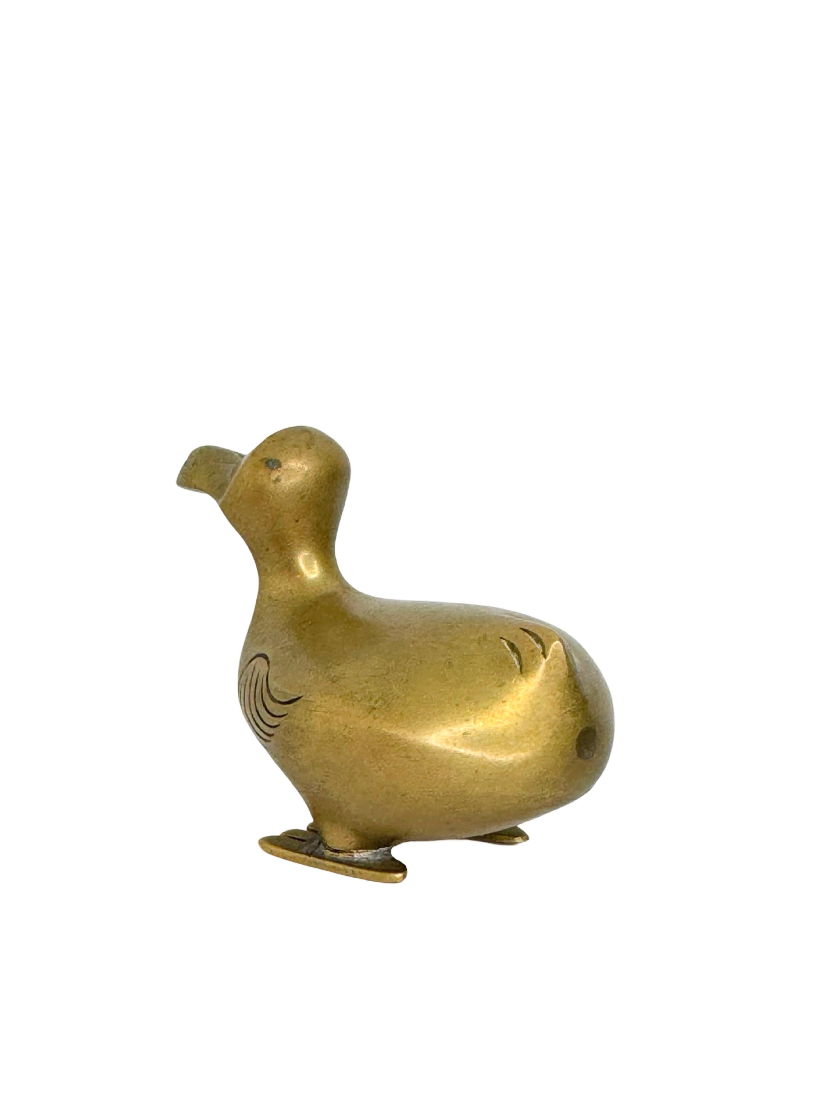 Mid-Century moderno Brass Dodo Bird Figurine Desktop Paperweight 1960s Mid-Century Modern, German in vendita