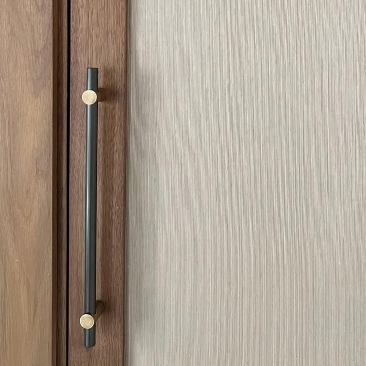 Art déco Poignée de porte en laiton patiné : Minimalisme et sobriété 30 cm en vente