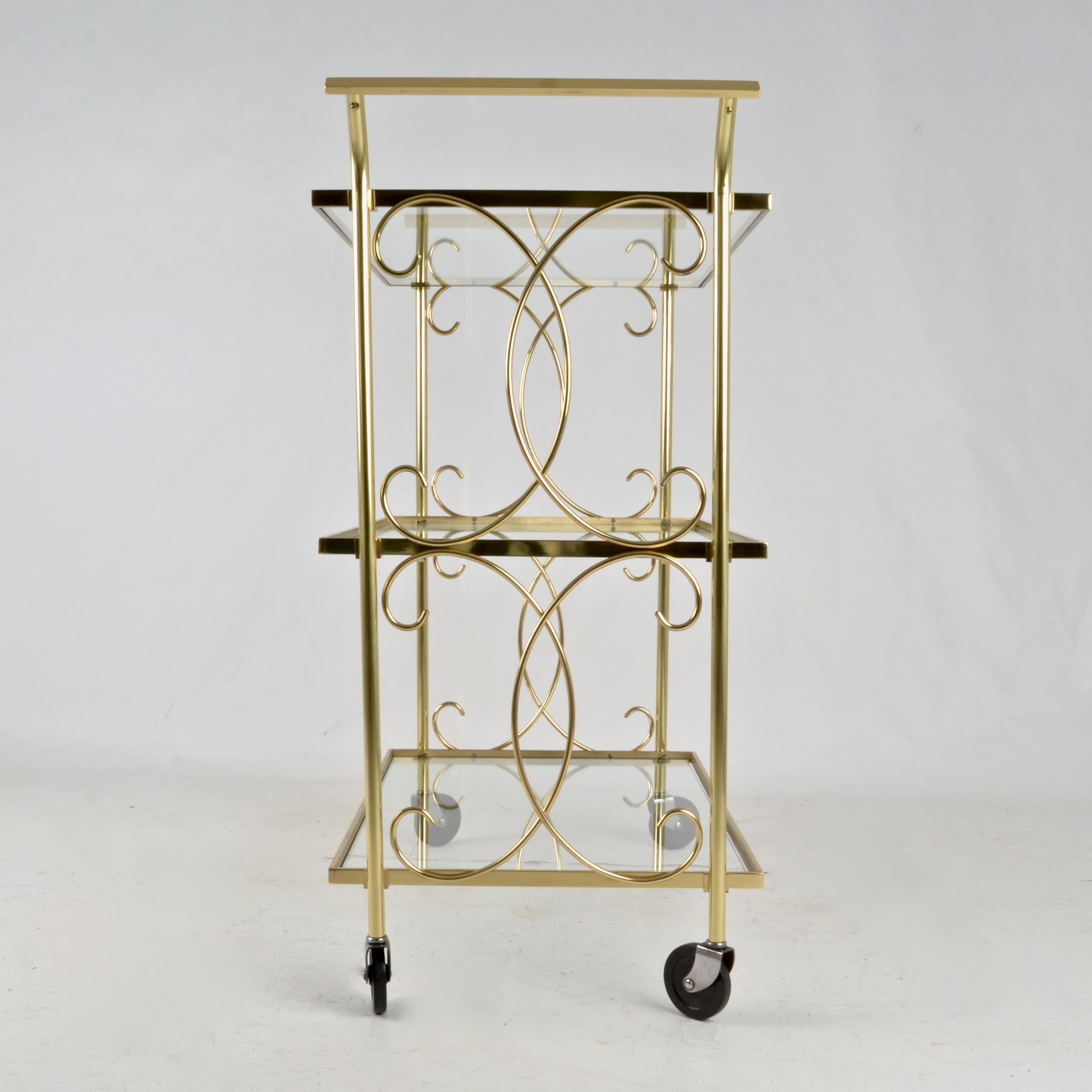 Brass Drinks Cart with Decorative Scroll Work In Good Condition For Sale In Norwalk, CT