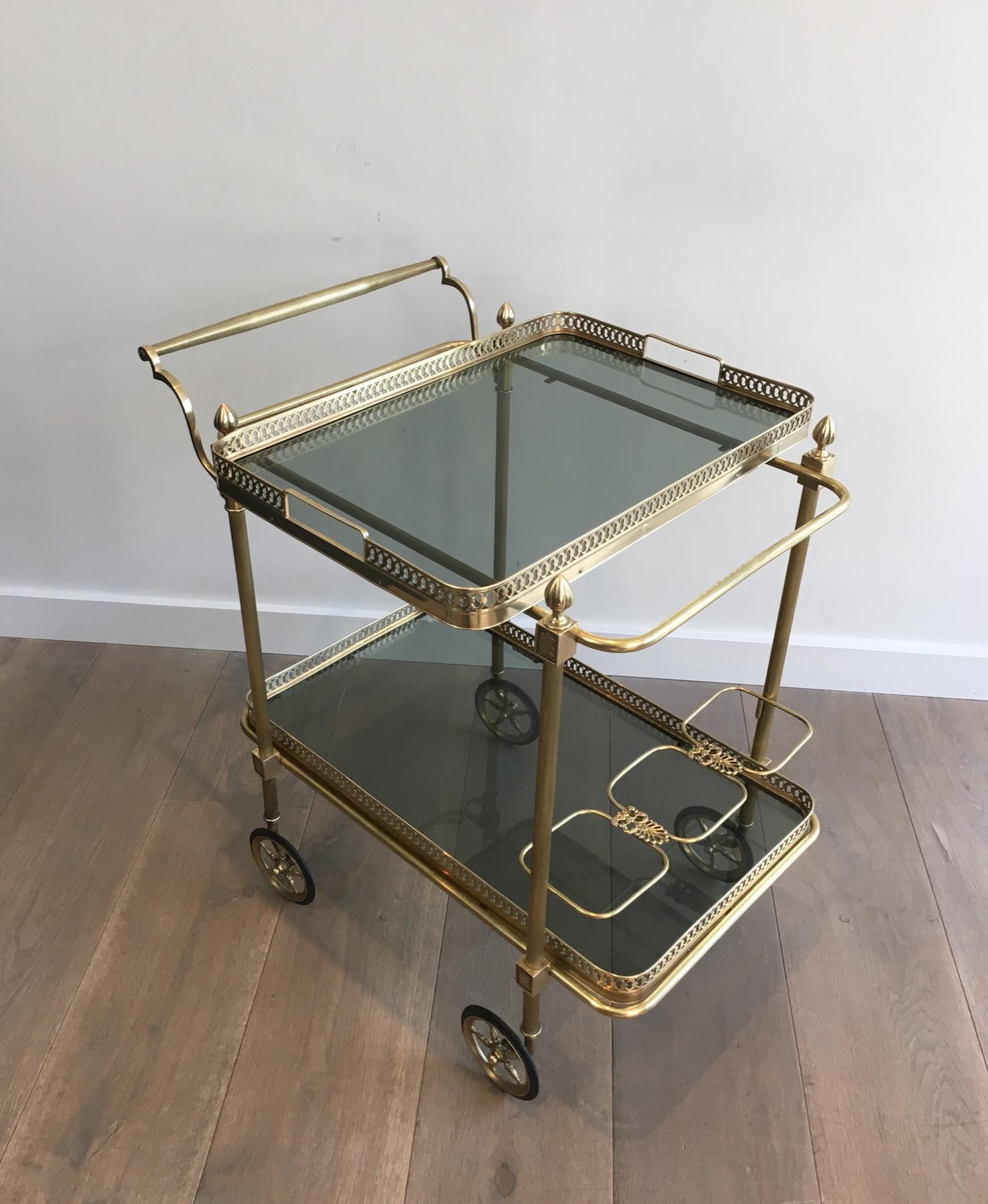 Brass Drinks Trolley with Blueish Glass shelves by Maison Jansen In Good Condition For Sale In Marcq-en-Barœul, Hauts-de-France