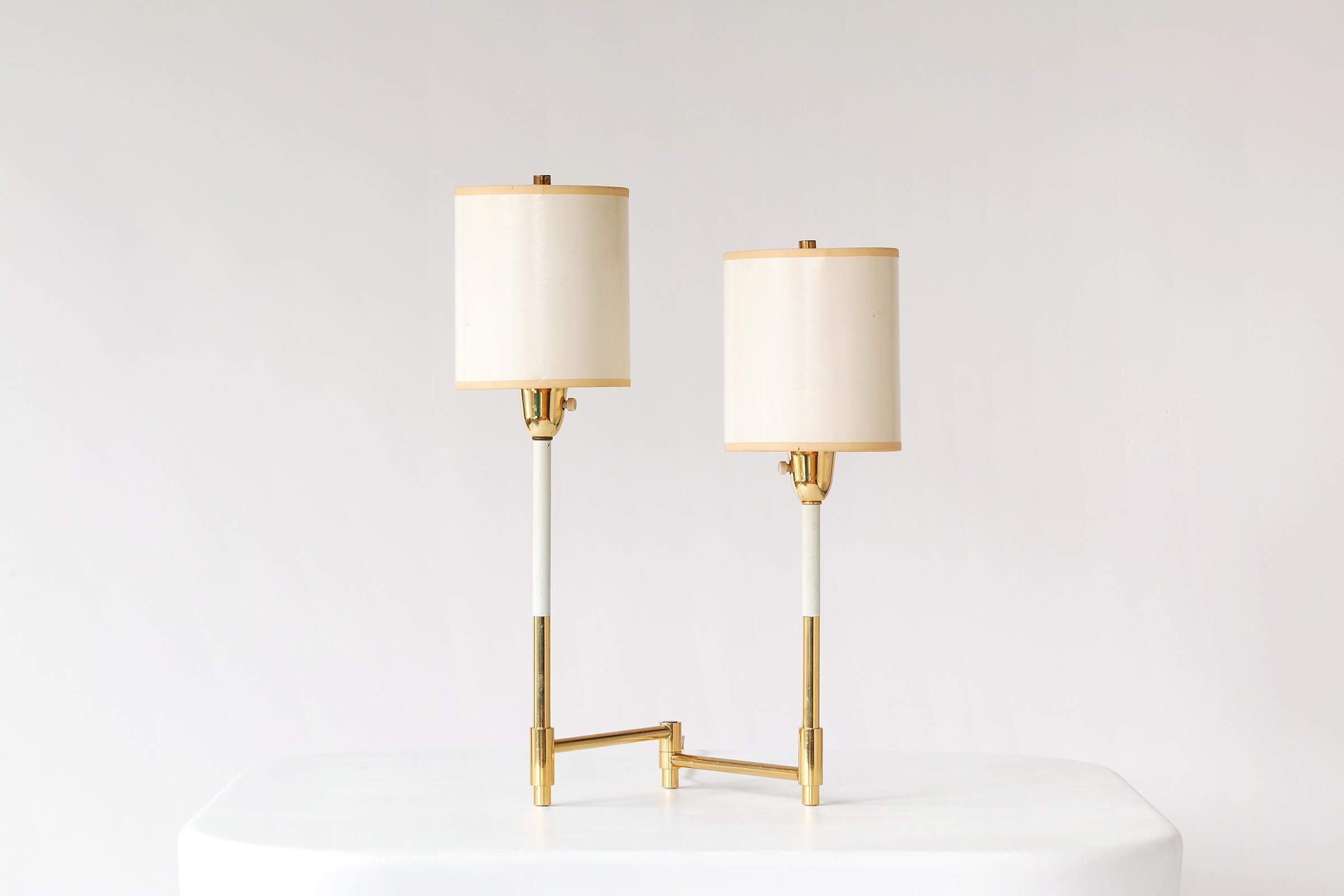 Mid-Century Modern Brass Dual Swing Lamp Attributed to Casey Fantin For Sale