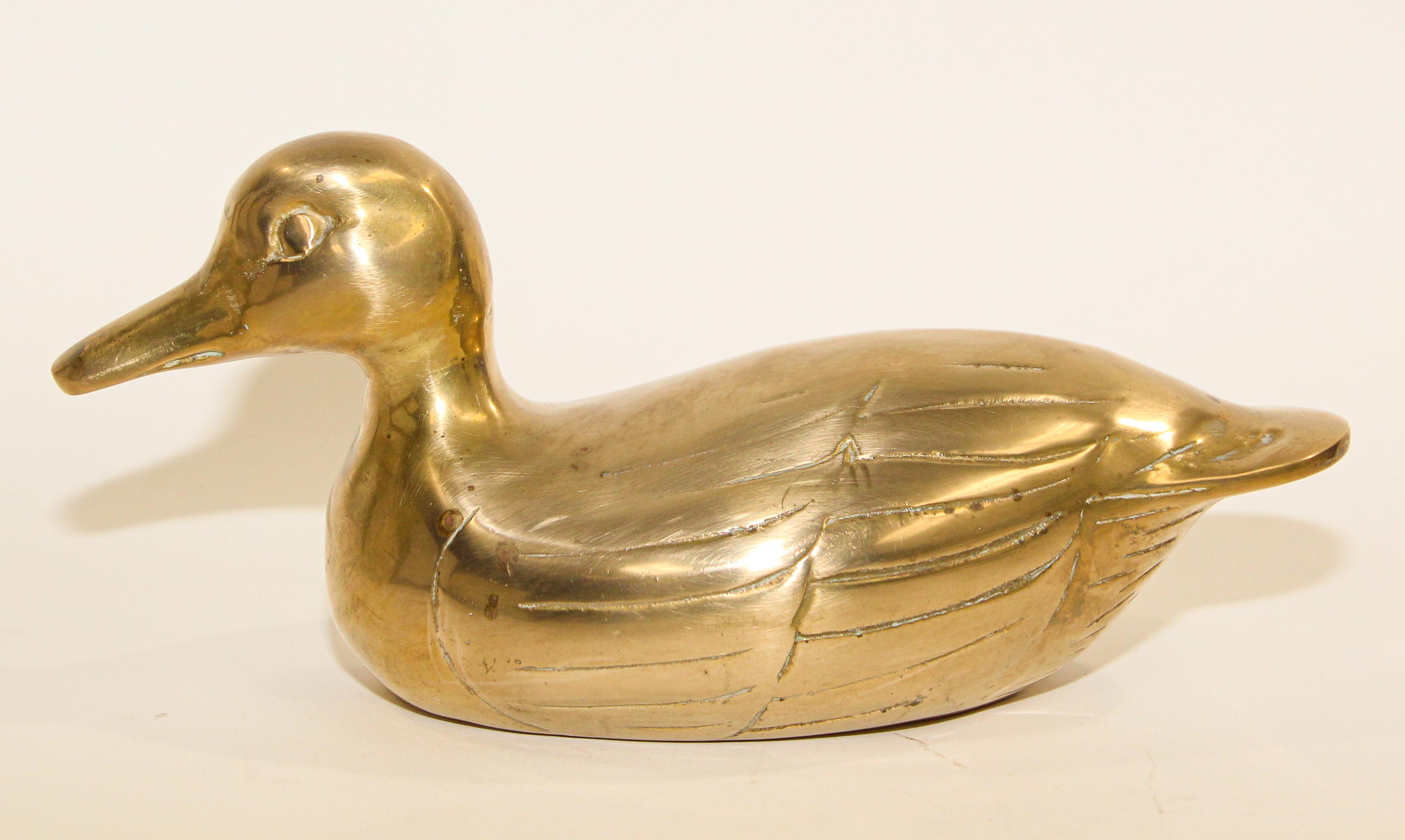Handcrafted decorative vintage collectible brass duck shape sculpture.
Beautiful handcrafted large cast polished brass bird form.
Vintage large heavy solid brass figural duck.
Midcentury finely detailed solid brass duck form sculpture.