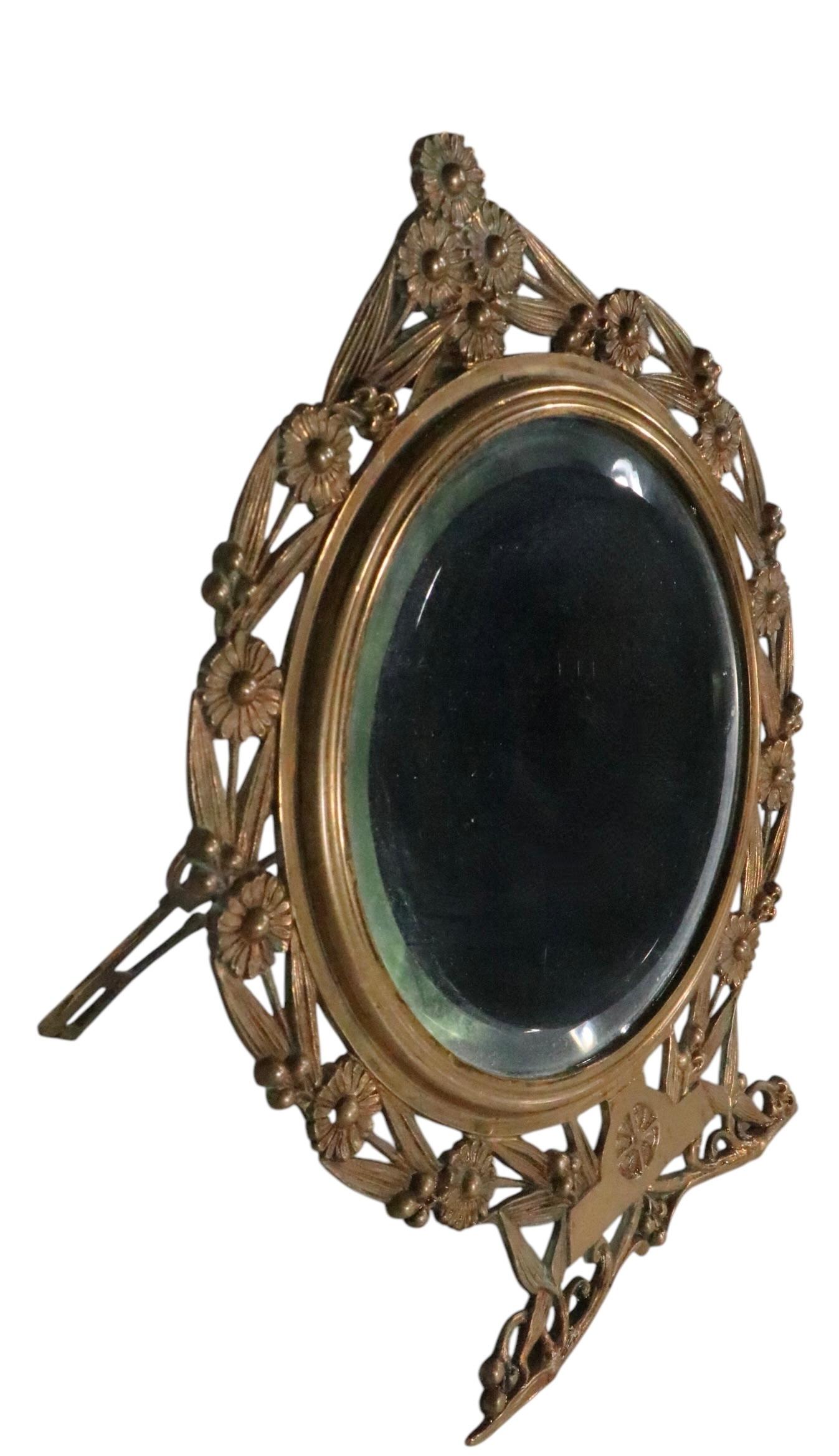 Chevalet en laiton Form Aesthetic Movement  Miroir de coiffeuse des années 1880 d'après Dresser Bon état - En vente à New York, NY