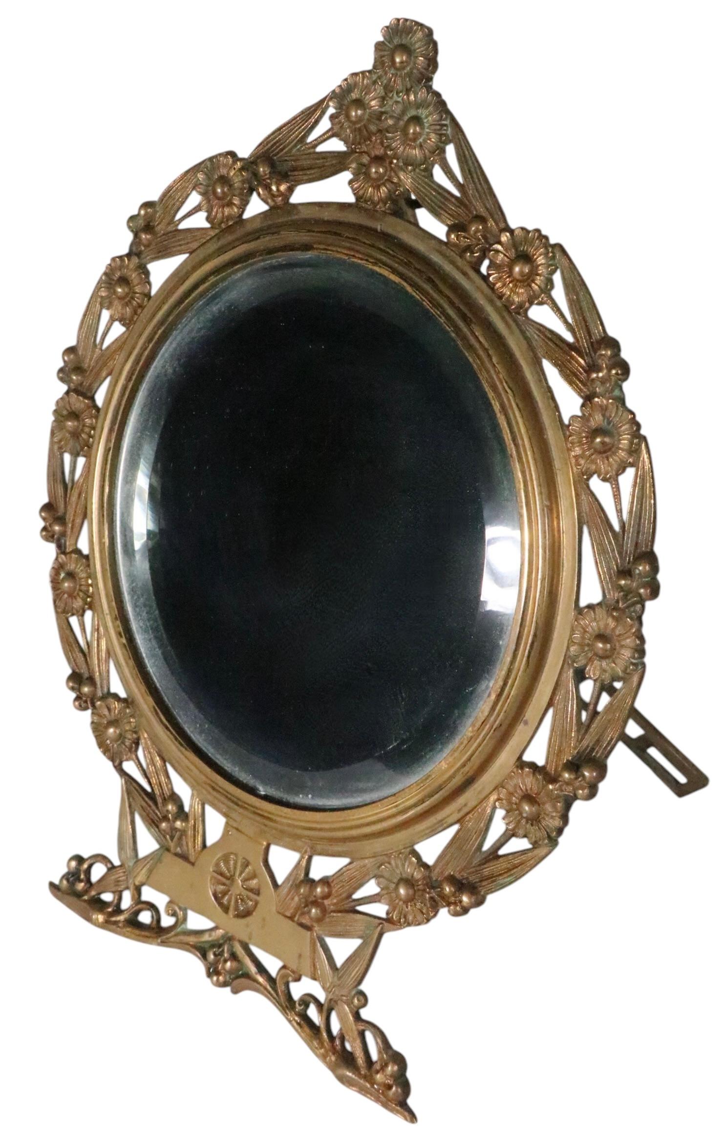 Laiton Chevalet en laiton Form Aesthetic Movement  Miroir de coiffeuse des années 1880 d'après Dresser en vente