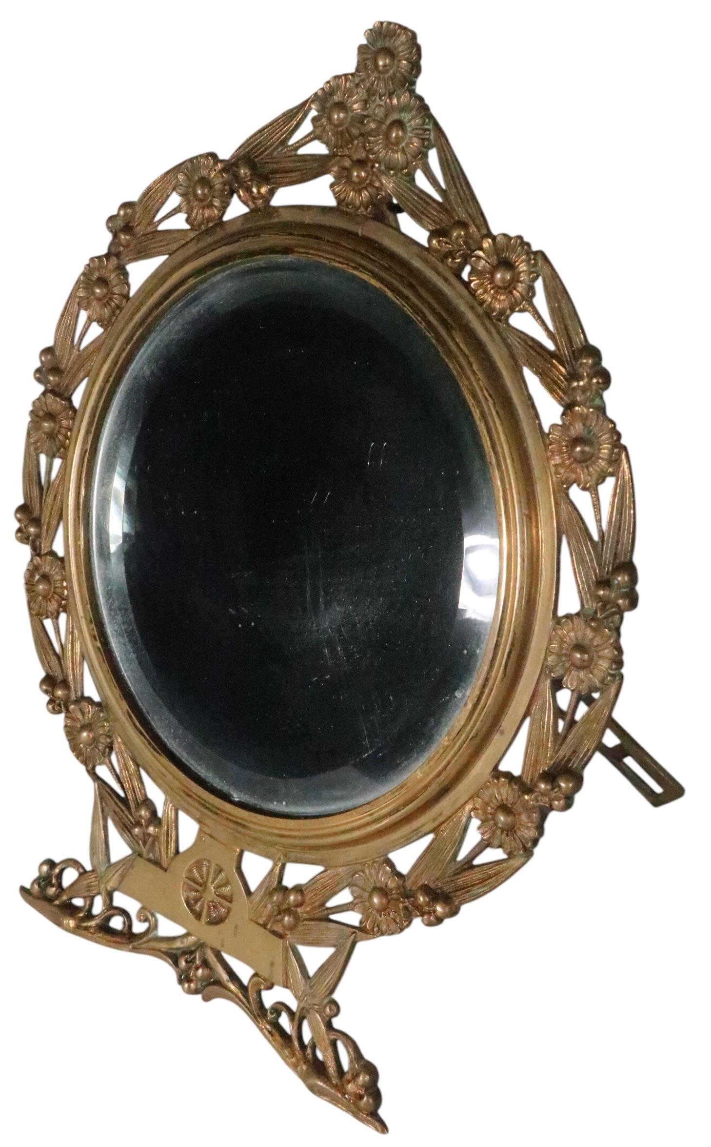 Chevalet en laiton Form Aesthetic Movement  Miroir de coiffeuse des années 1880 d'après Dresser en vente 1