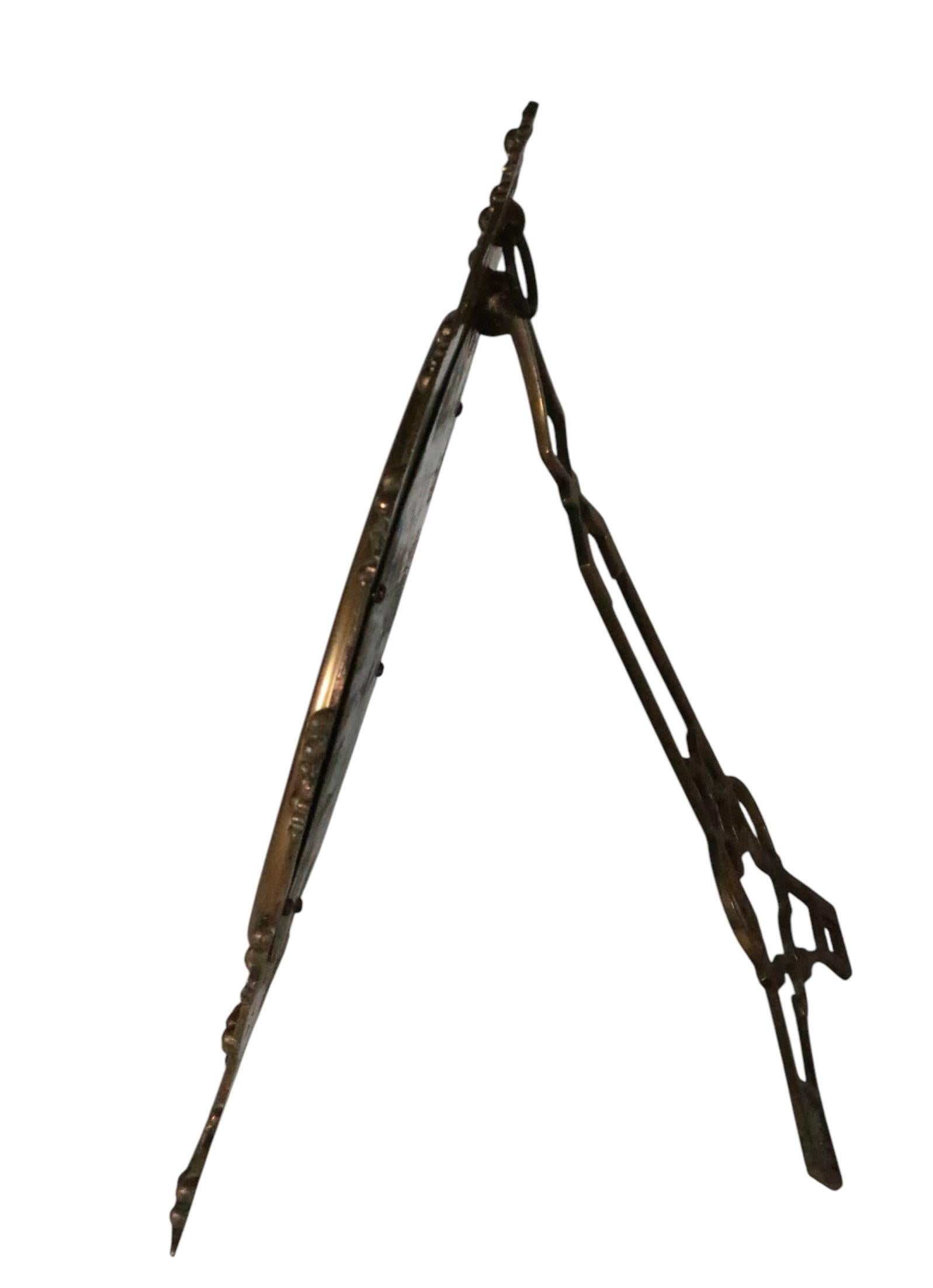 Chevalet en laiton Form Aesthetic Movement  Miroir de coiffeuse des années 1880 d'après Dresser en vente 2